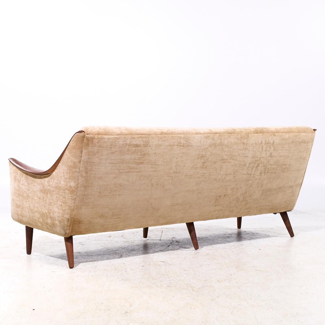 Kai Kristiansen Stil Mid Century Danish Teak Sofa im Zustand „Gut“ im Angebot in Countryside, IL