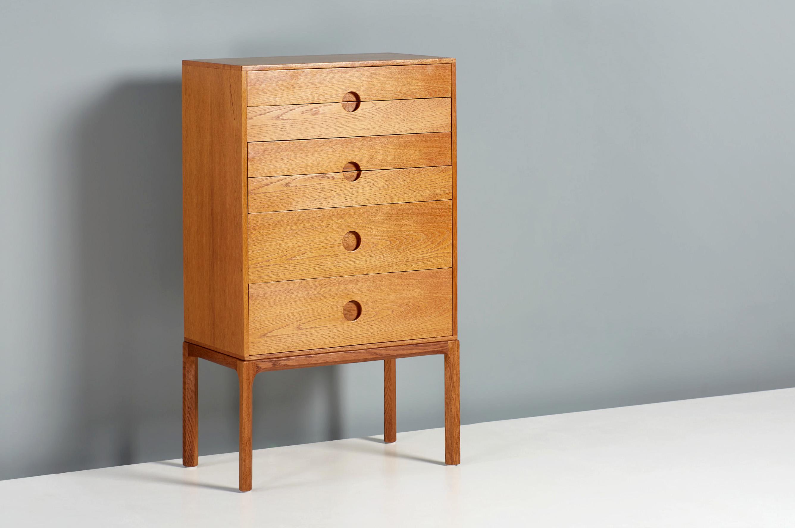 oak effect kai wide chest of drawers