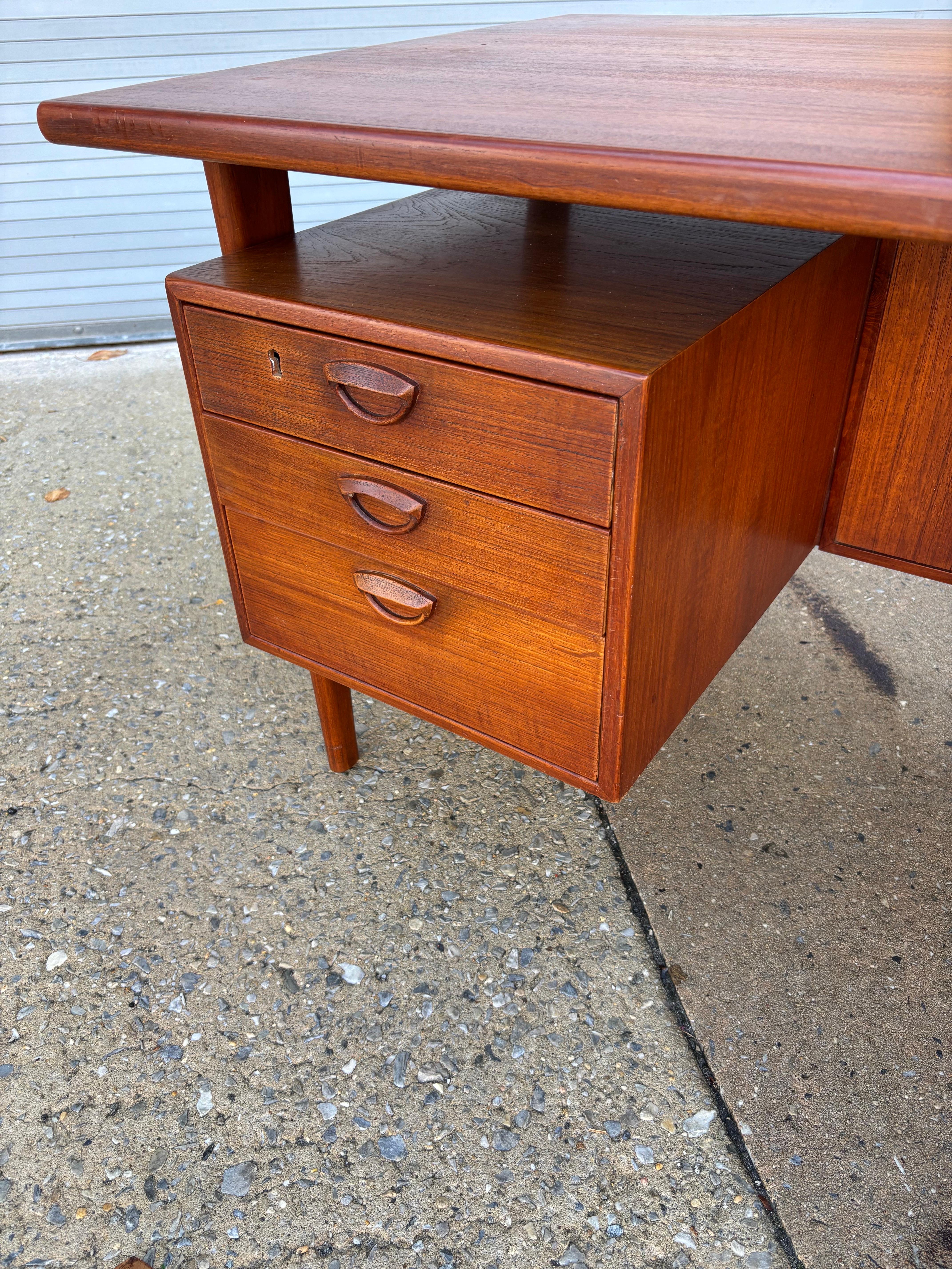 XX secolo Scrivania in teak Kai Kristiansen modello FM60 in vendita