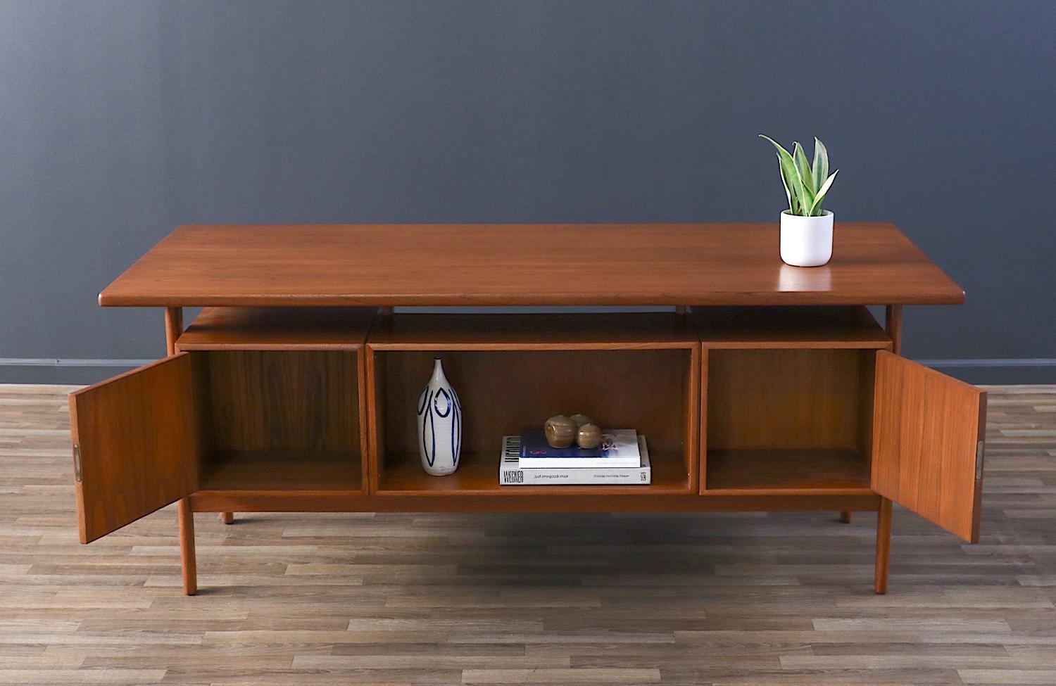 Kai Kristiansen Teak Desk with Bookcase for Feldballes Møbelfabrik In Excellent Condition In Los Angeles, CA