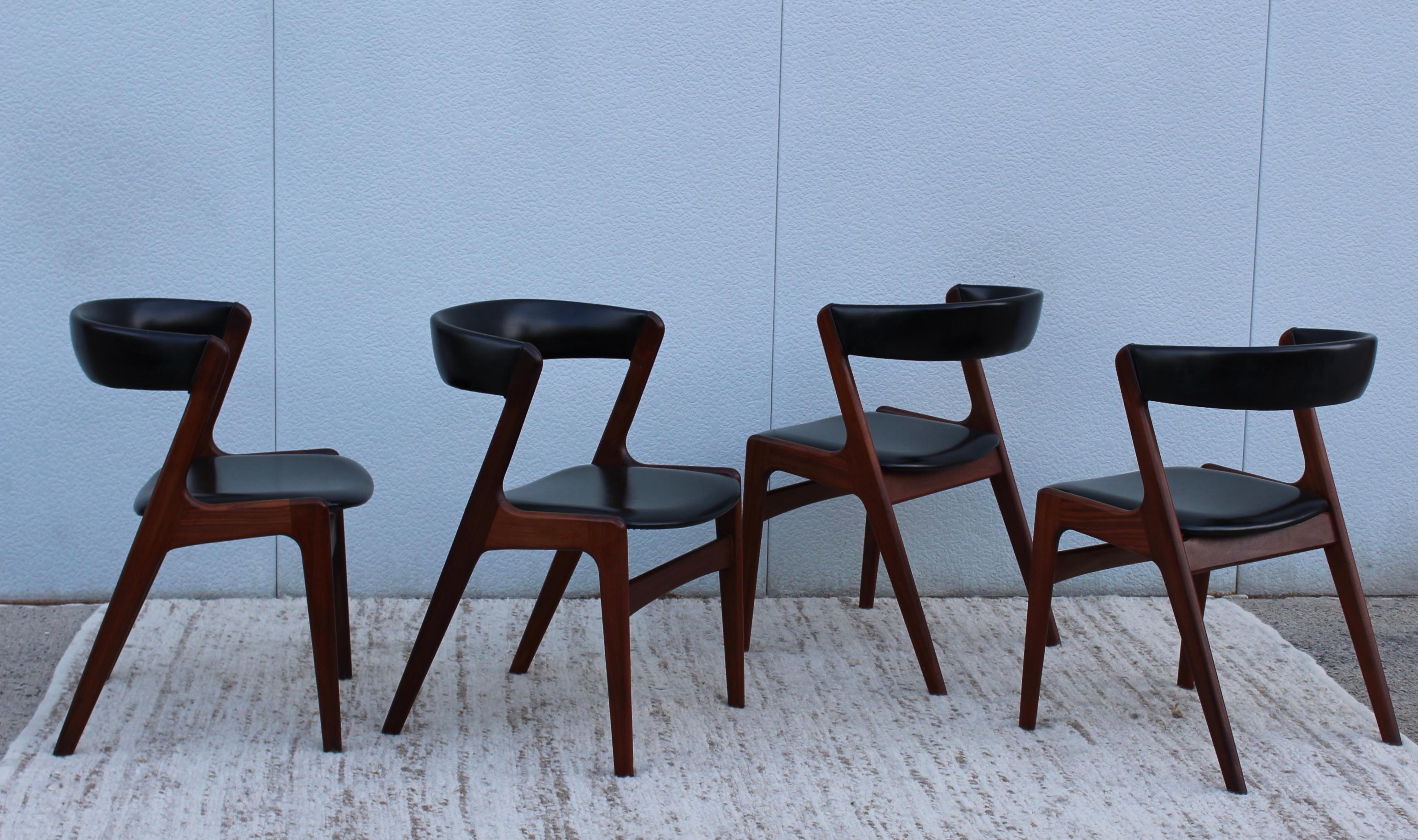 Stunning set of 4 1960s teak and naugahyde dining chairs. In vintage original condition.

Dining table for photography only. But is available for purchase.