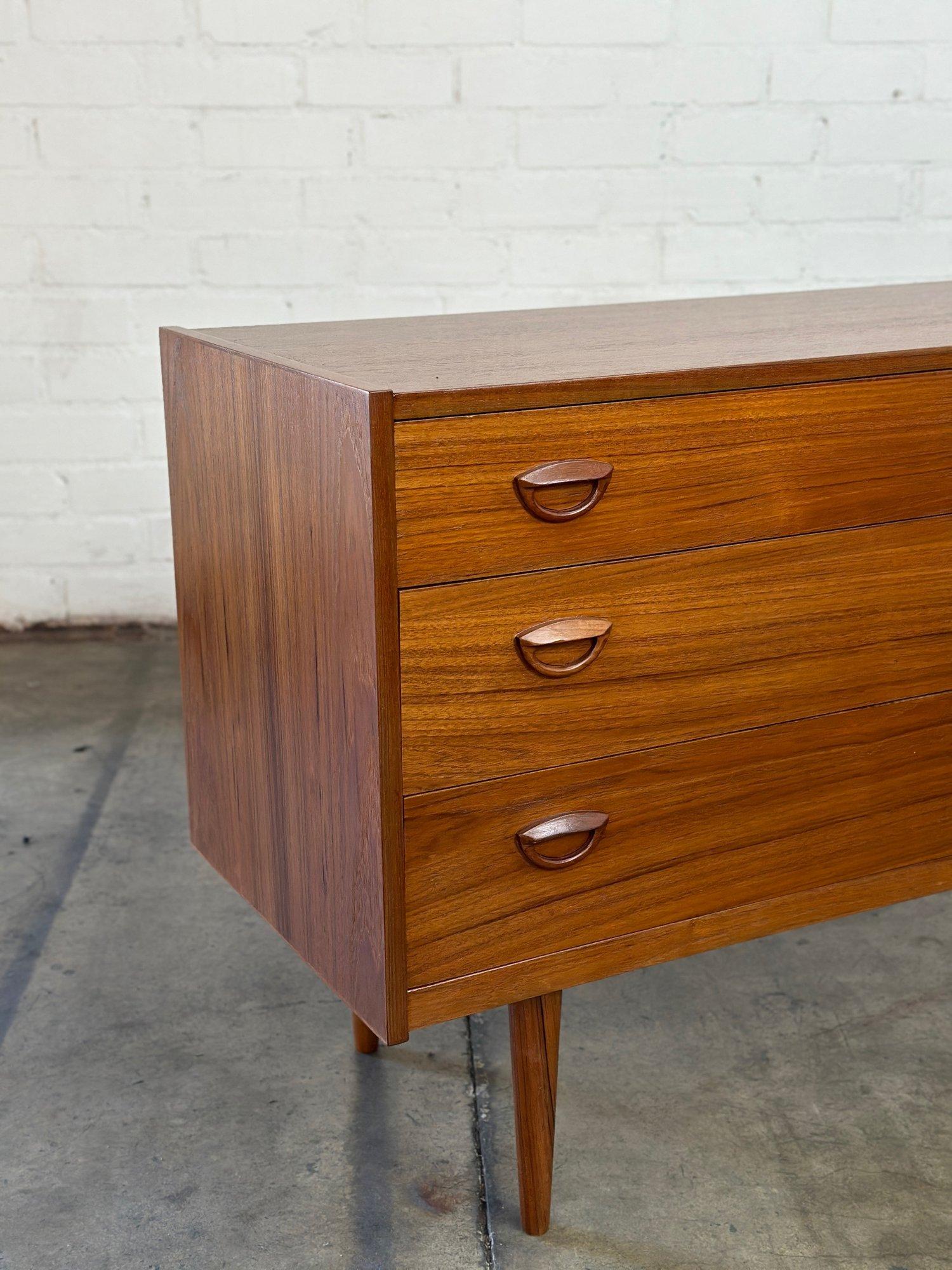 W71 D18 H29.5

Fully restored teak dresser by Kai Kristiansen. Item shows well with no major areas of wear. Item features exceptional sculpted handles made of solid teak and is structurally sound with fully functional drawers.

Circa 1960s
