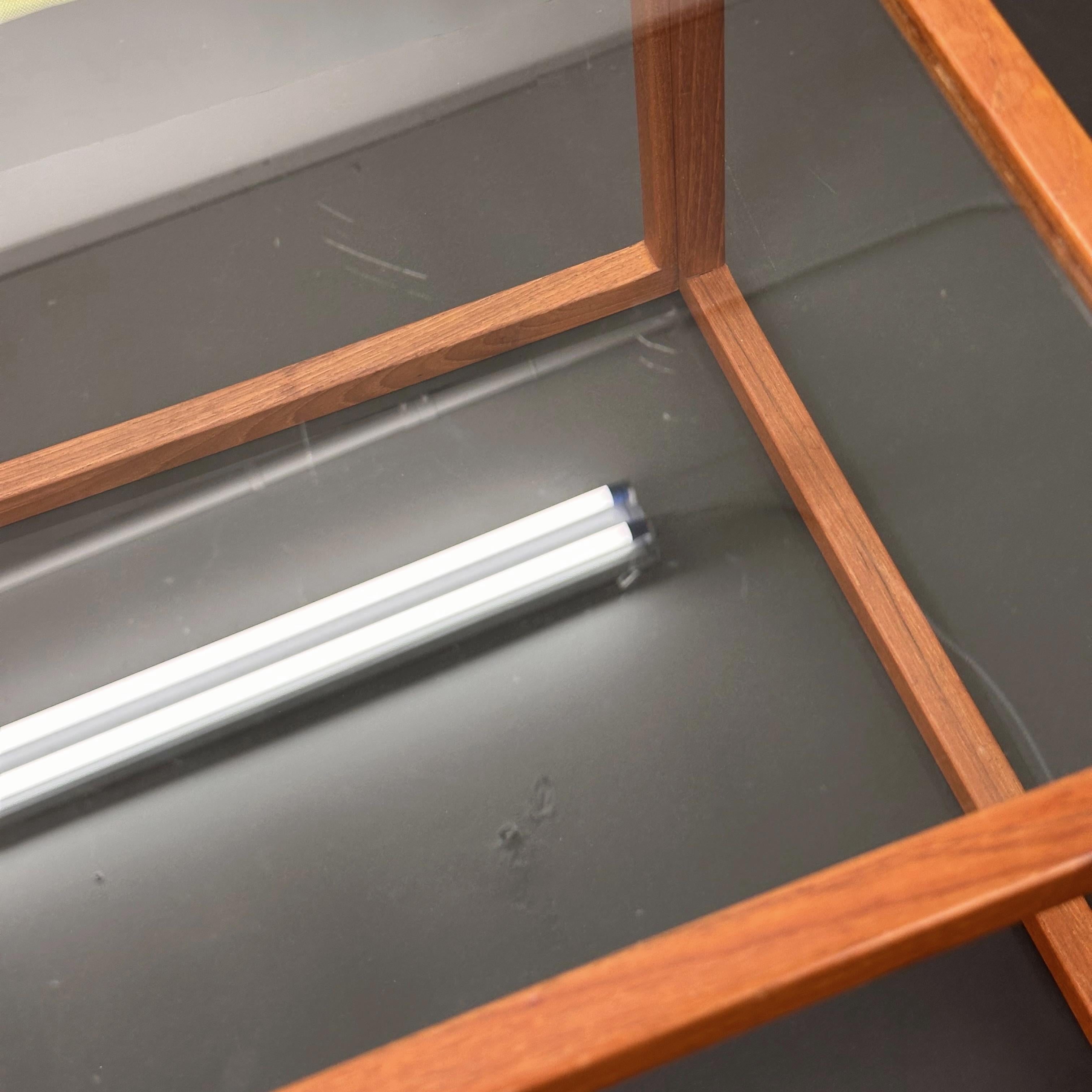 Table cubique en teck et verre Kai Kristiansen, Danemark, années 1960 en vente 4