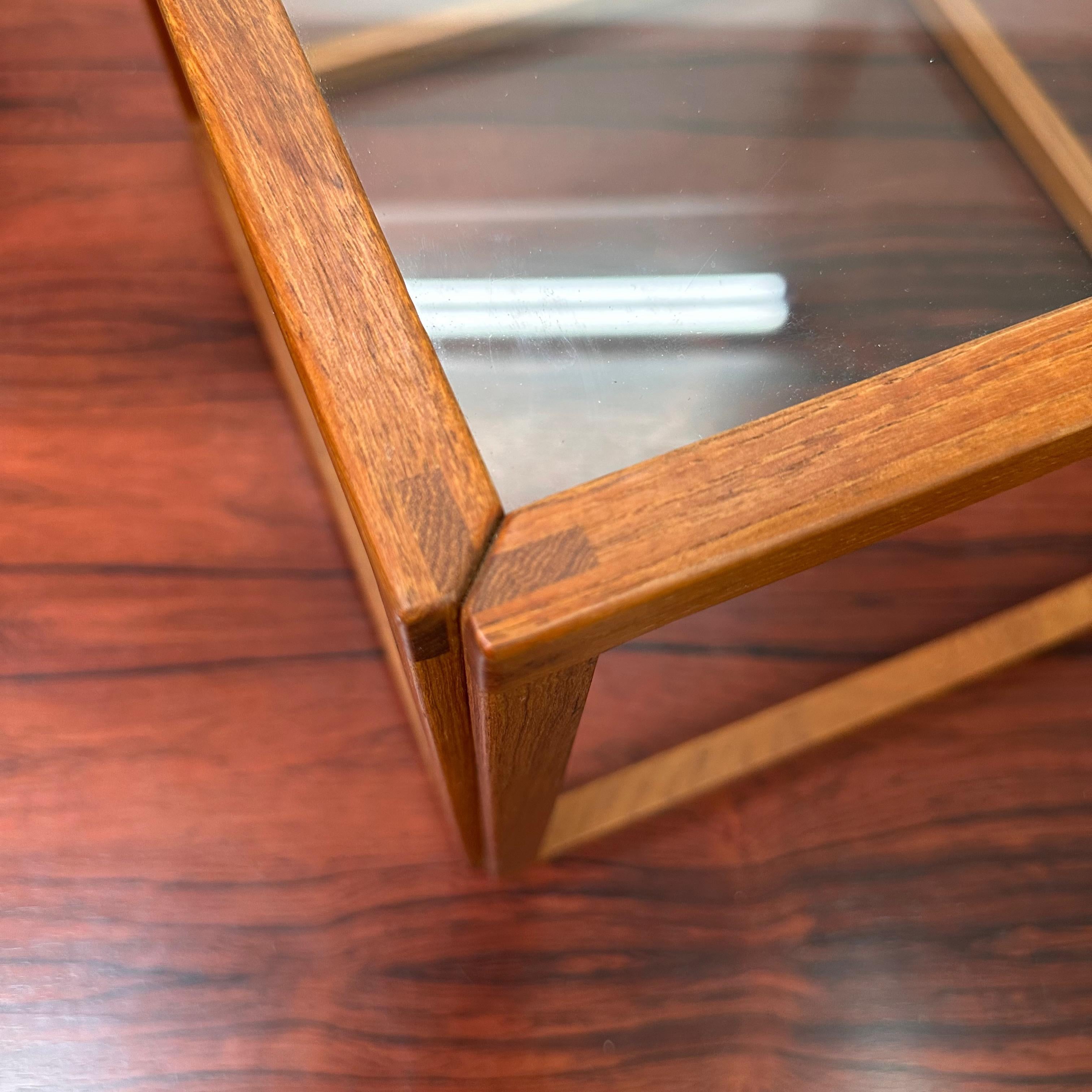 Milieu du XXe siècle Table cubique en teck et verre Kai Kristiansen, Danemark, années 1960 en vente
