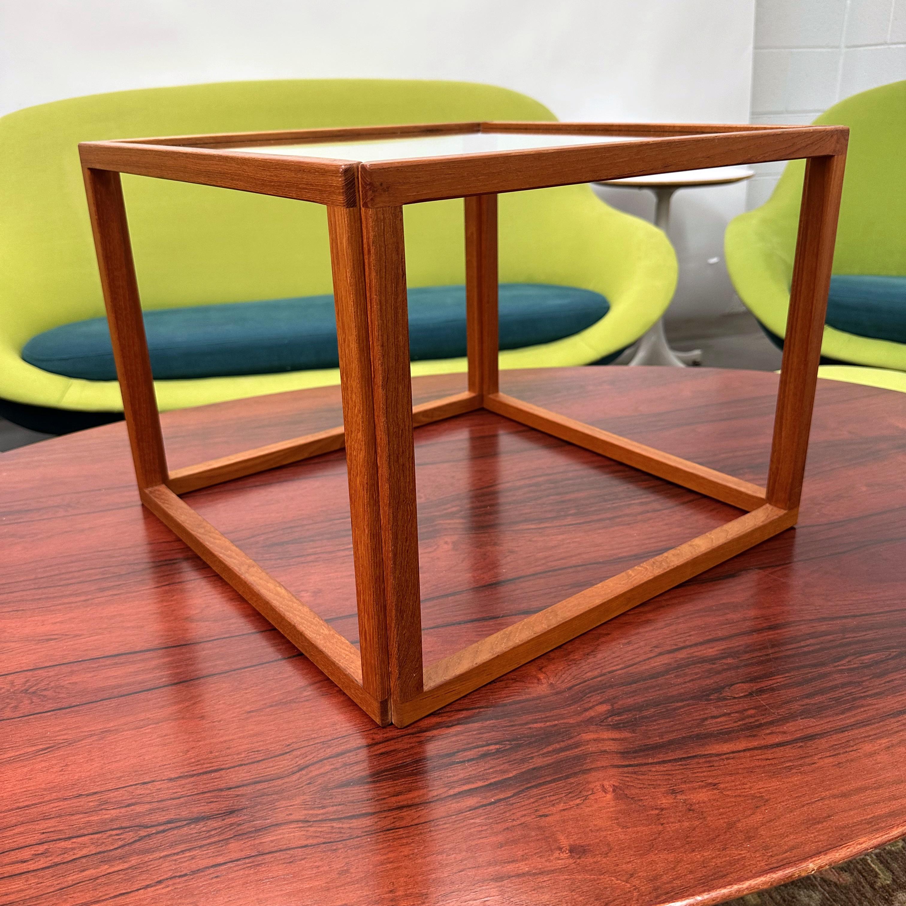 Table cubique en teck et verre Kai Kristiansen, Danemark, années 1960 en vente 1