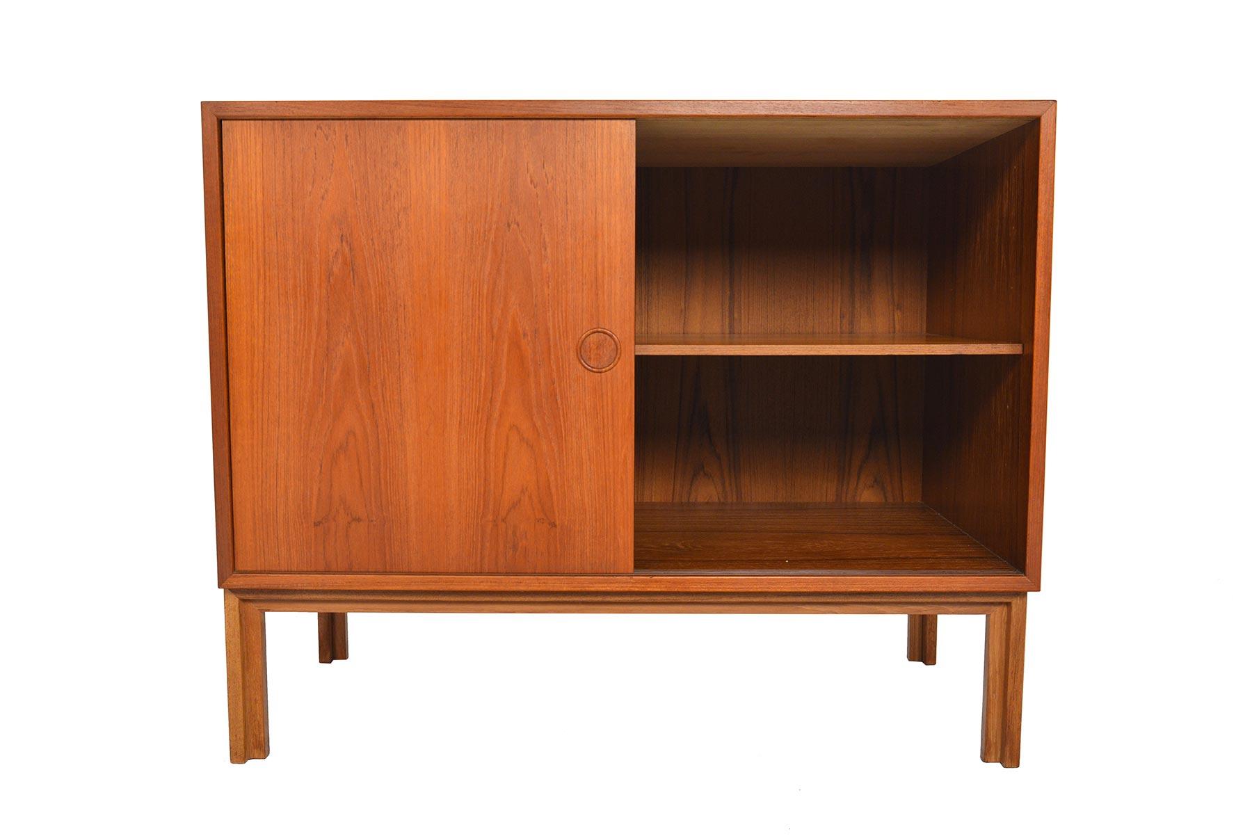 This beautiful small two-door credenza in teak was designed by Kai Kristiansen for Feldballes Møbelfabrik in the 1960s. Two sliding doors open to reveal two bays. Case stands on original tapered routed base. In excellent original condition.
  
 