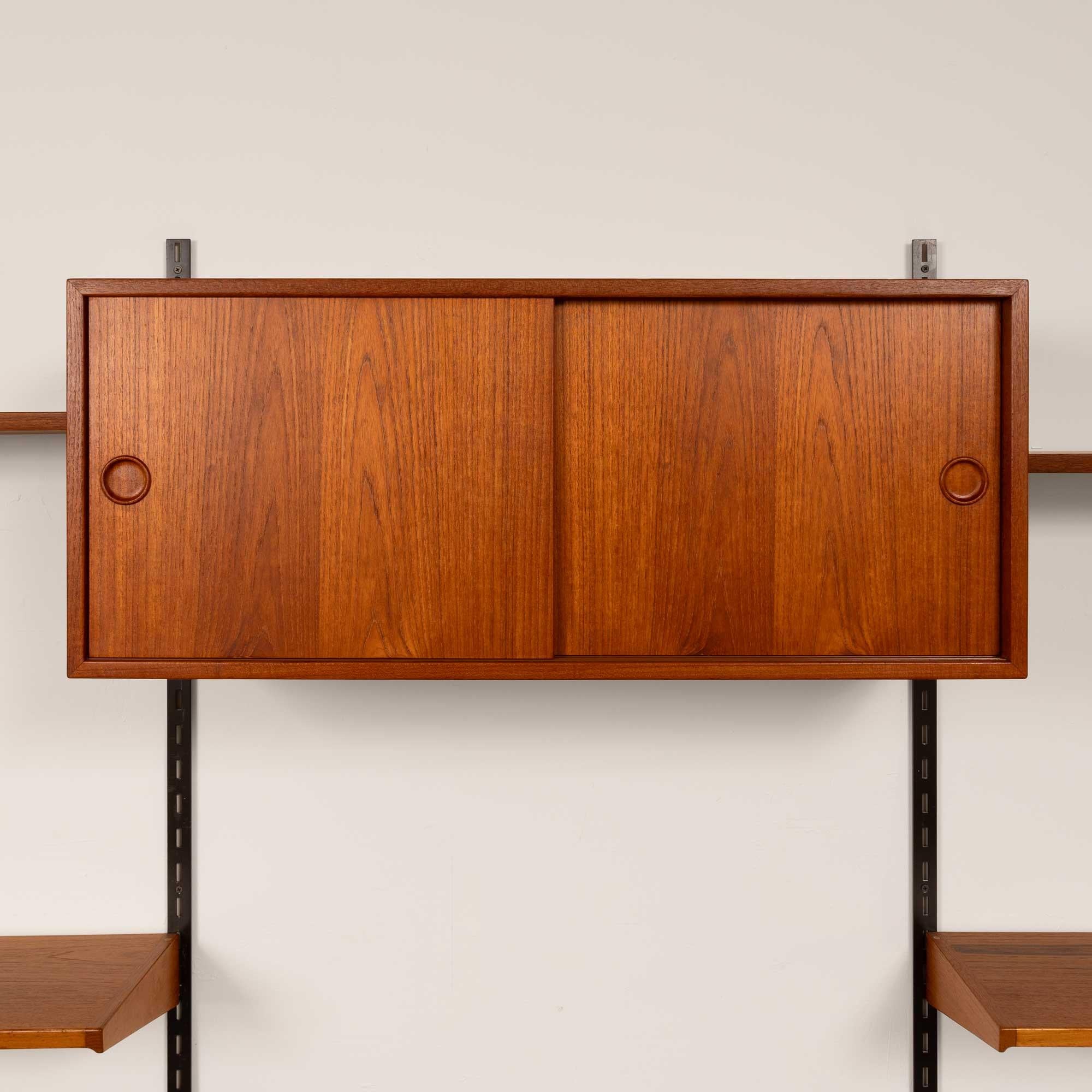 Kai Kristiansen Teakholz-Wandsystem Dänisch Mid-Century 1960er Jahre mit Tambour-Schrank (20. Jahrhundert)