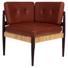 Chaise d'angle Univers Kai Kristiansen en cuir, canne et bois de rose