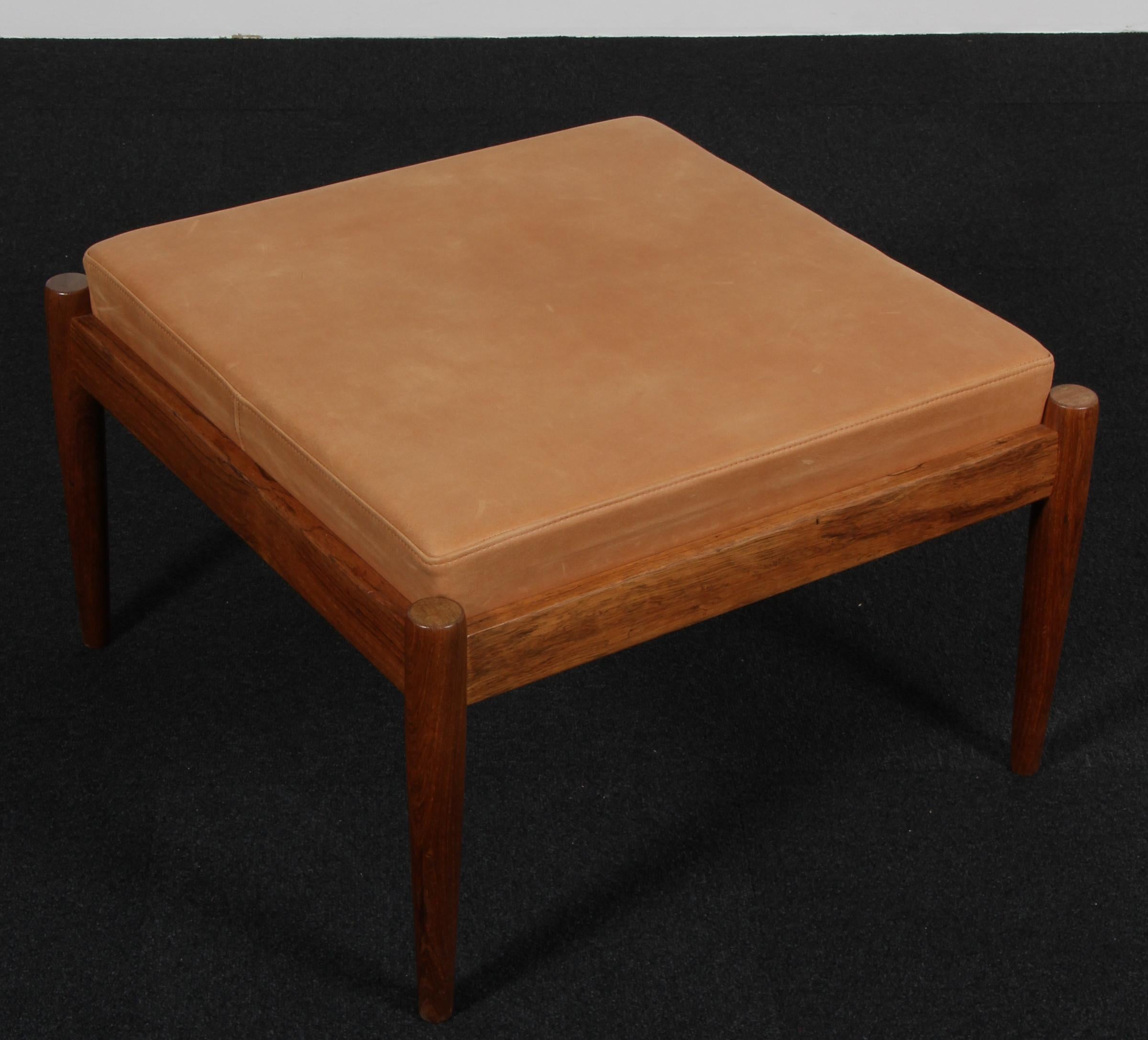 Kai Kristiansen Univers Ottomane aus vollnarbigem Anilinleder und Palisanderholz (Skandinavische Moderne) im Angebot