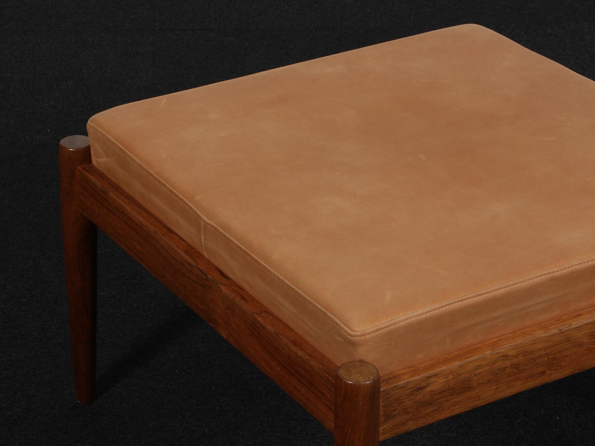 Kai Kristiansen Univers Ottomane aus vollnarbigem Anilinleder und Palisanderholz (Dänisch) im Angebot