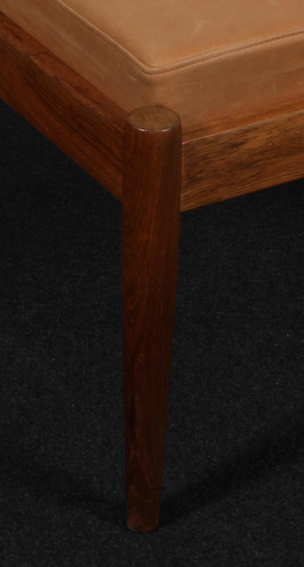 Kai Kristiansen Univers Ottomane aus vollnarbigem Anilinleder und Palisanderholz (Mitte des 20. Jahrhunderts) im Angebot