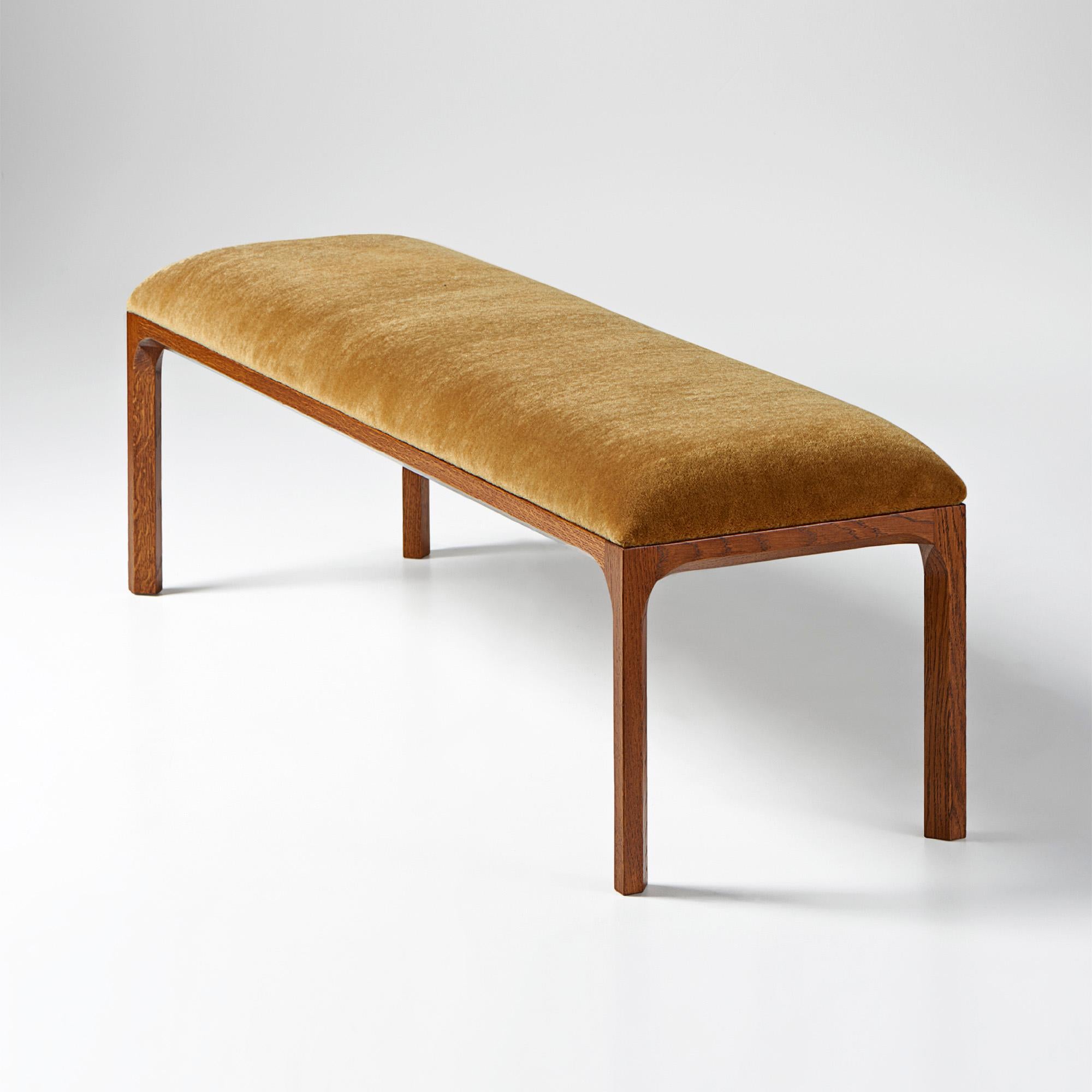Kai Kristiansen, figura chiave del movimento moderno danese, progettò la Serie Entre nel 1956 come collezione modulare di comodini, panche e cassapanche. Combinando i principi del design danese con la produzione moderna, il lavoro di Kristiansen