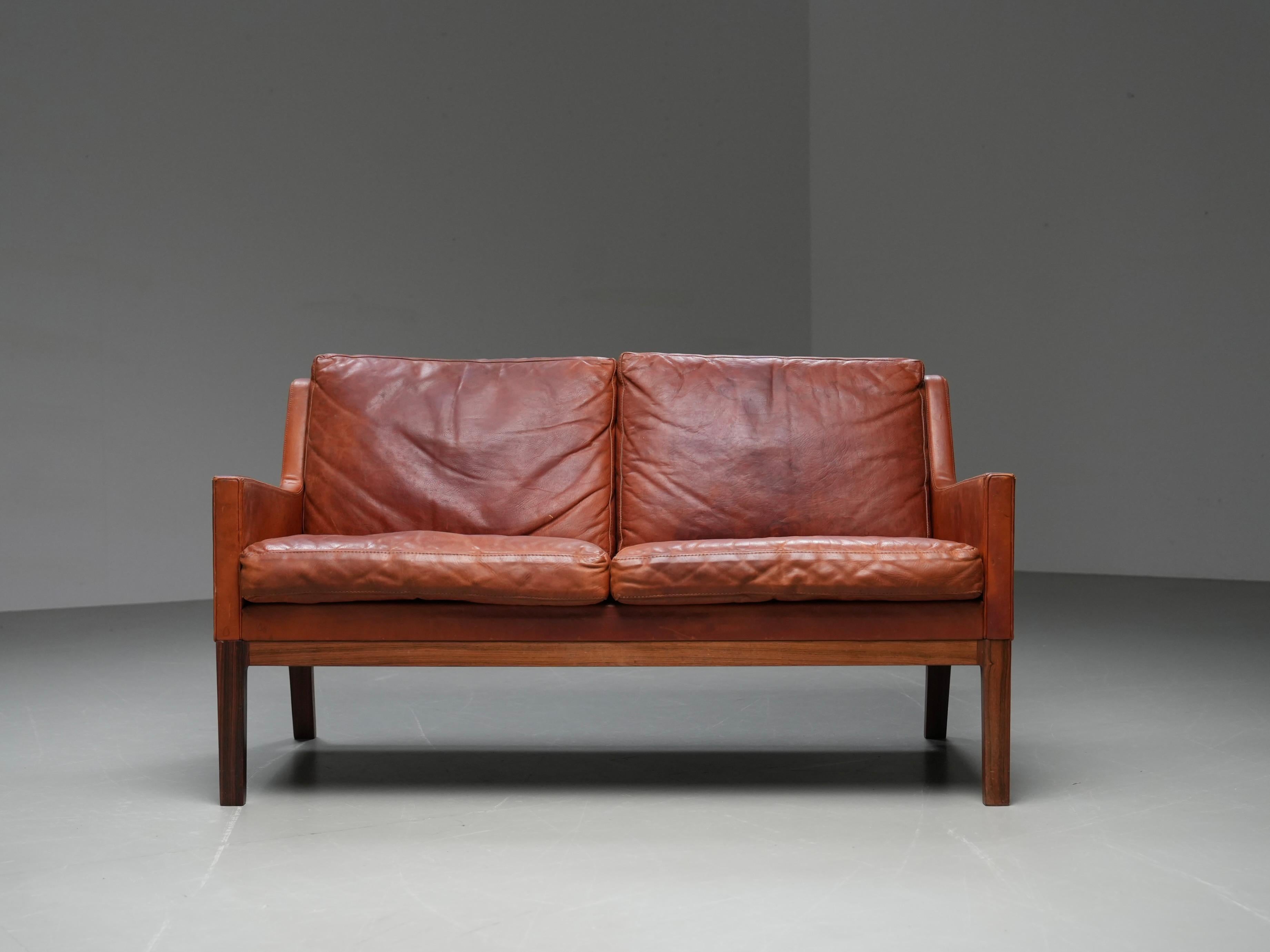 Kai Lyngfeldt Larsen 2-Sitzer Sofa in cognac patiniertem Leder, Dänemark, 1960er Jahre (Skandinavische Moderne) im Angebot