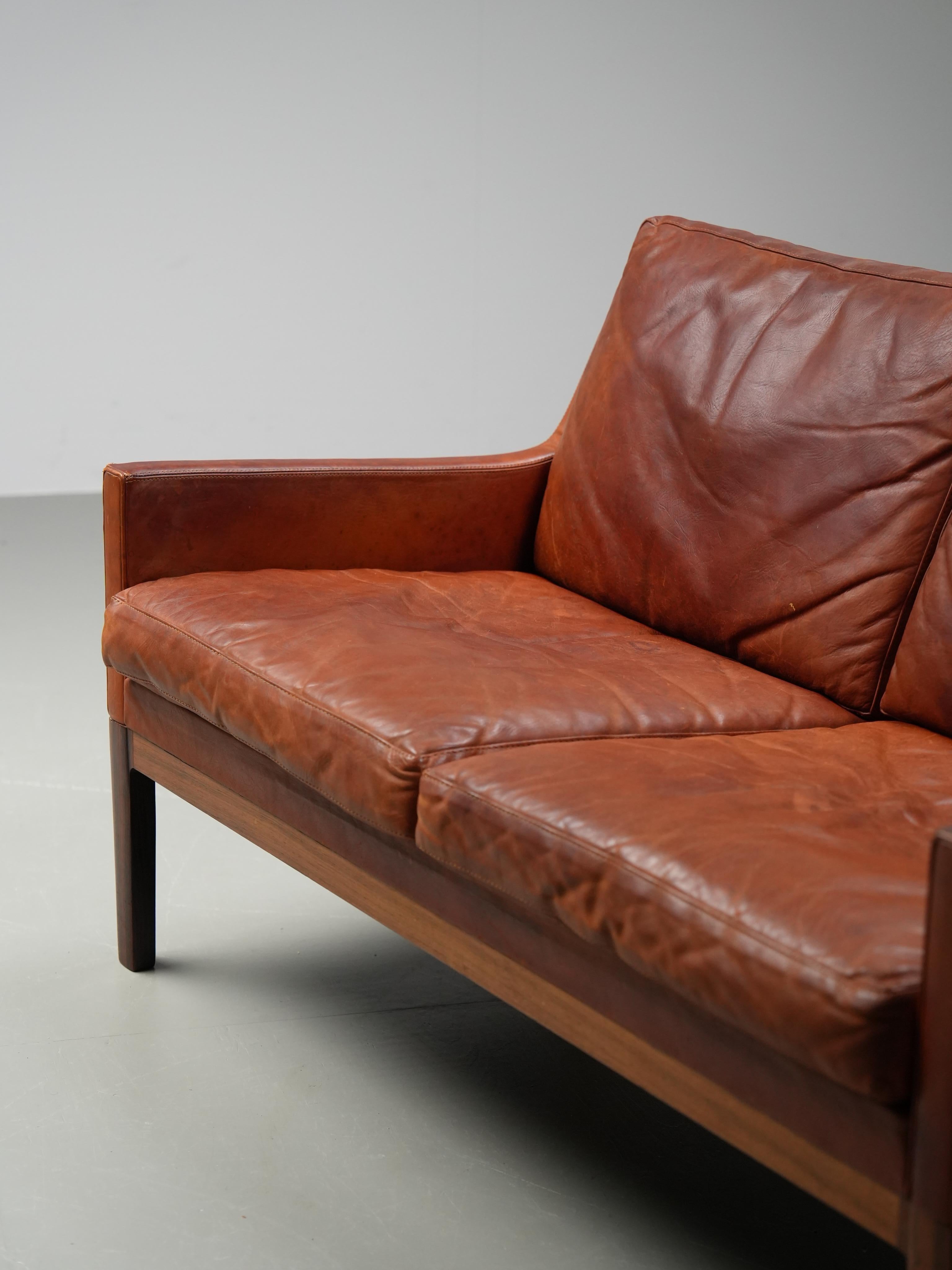 Kai Lyngfeldt Larsen 2-Sitzer Sofa in cognac patiniertem Leder, Dänemark, 1960er Jahre (20. Jahrhundert) im Angebot