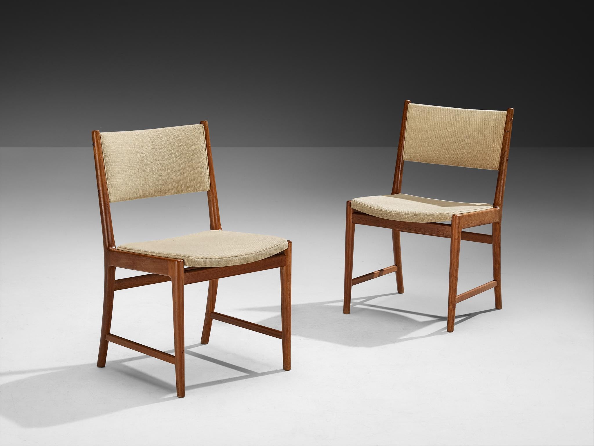 Kai Lyngfeldt Larsen, chaises de salle à manger, teck, revêtement en tissu beige, Danemark, années 1950

Ces élégantes chaises de salle à manger en teck trouvent un équilibre parfait entre sophistication et sobriété. Fabriqués en teck massif, leurs