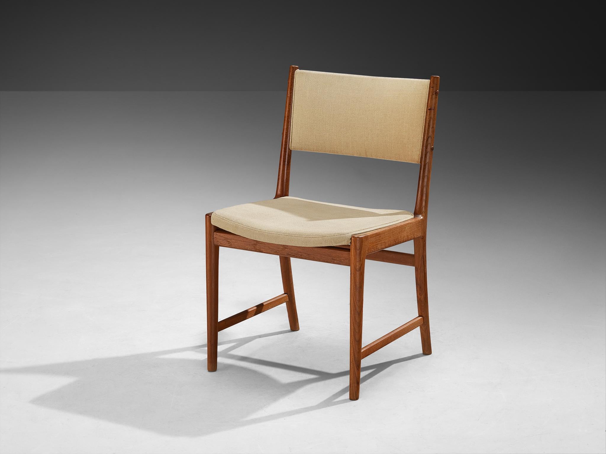 Milieu du XXe siècle Kai Lyngfeldt Larsen paire de chaises de salle à manger en teck en vente