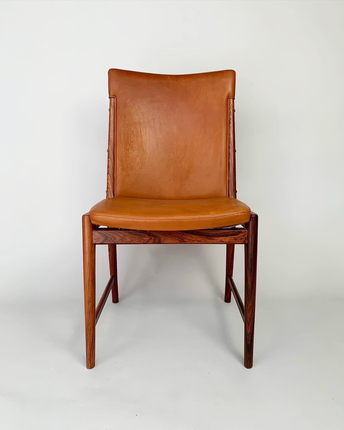 Kai Lyngfeldt Larsen chair in rosewood & cognac colored leather, made by Søren Willadsen Møbelfabrik in Denmark in the 1960s.

Solid frame in rosewood with original leather upholstery with beautiful stitching.

Very good condition with normal