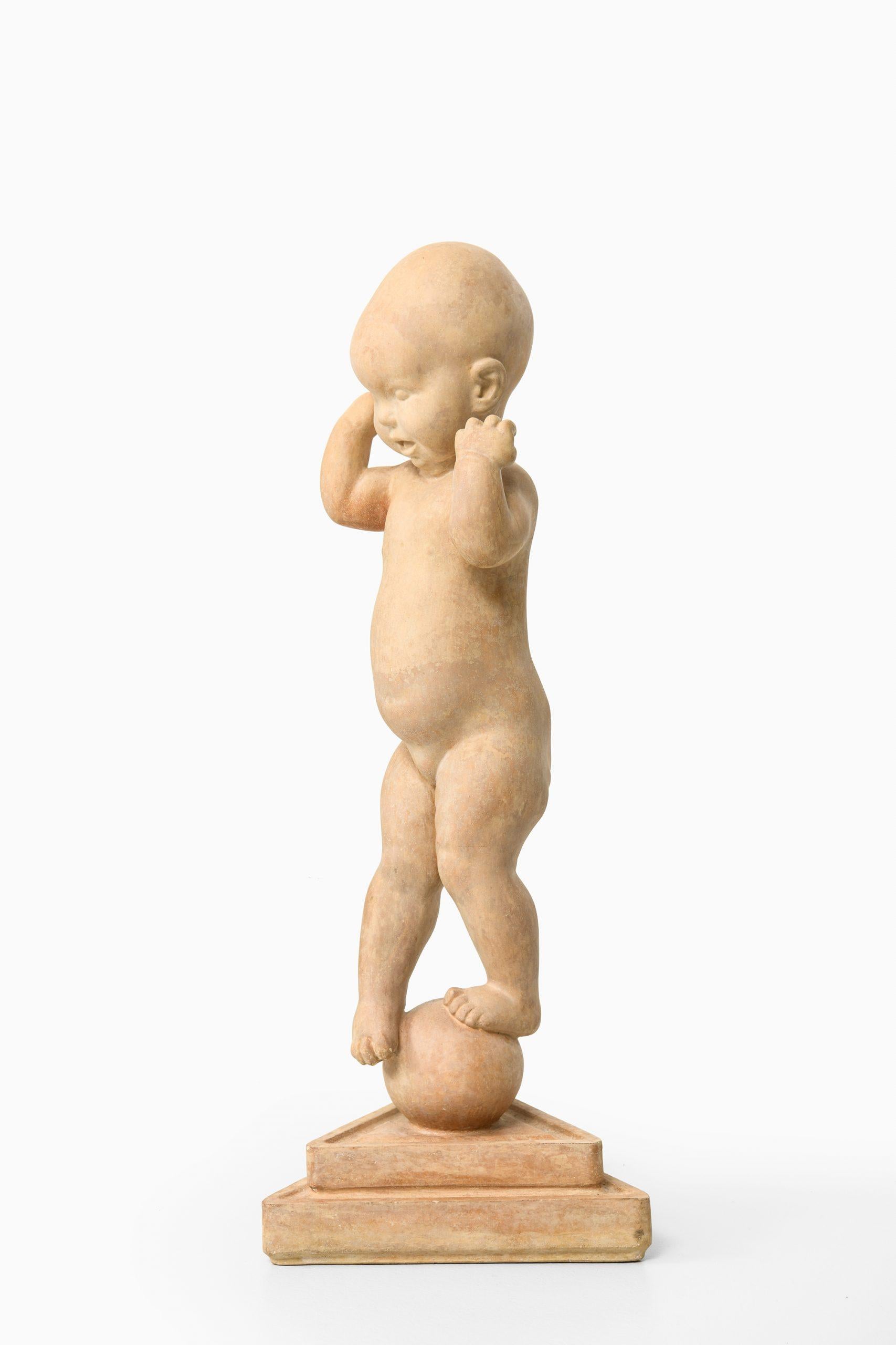 Danois Sculpture de Kai Nielsen Nina p Kuglen / En lille globetrotter par Khler en vente