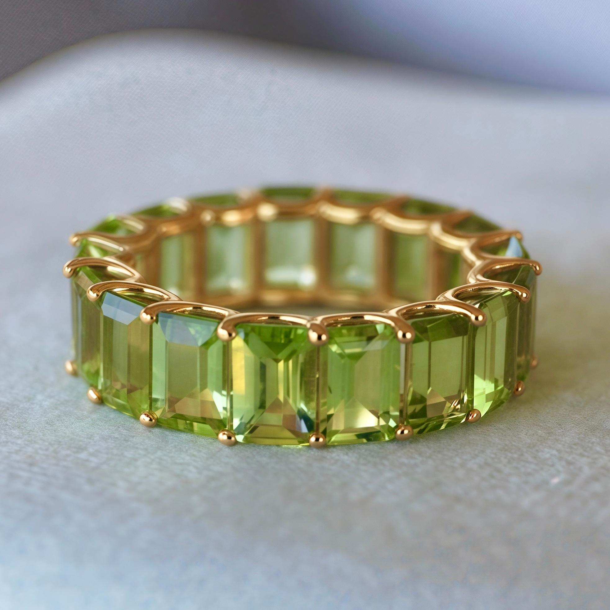 Women's Kai Nora Green Emerald-Cut Peridot Eternity Ring For Sale