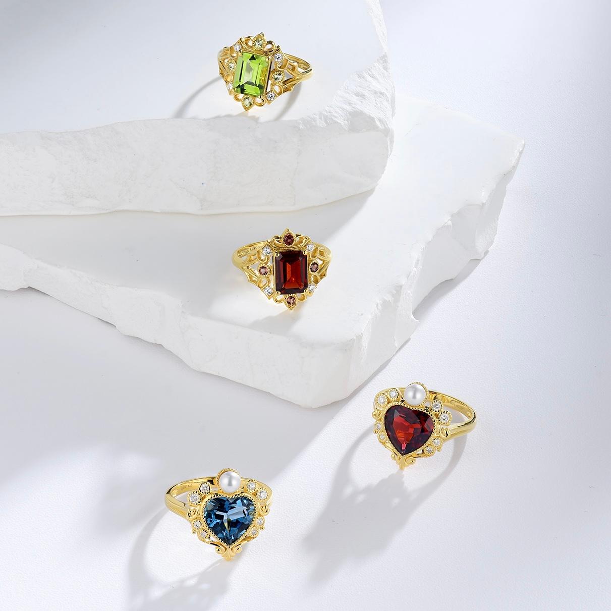 Kai Renaissance 1.86ctw Garnet & Diamond Cocktail Ring For Sale 2