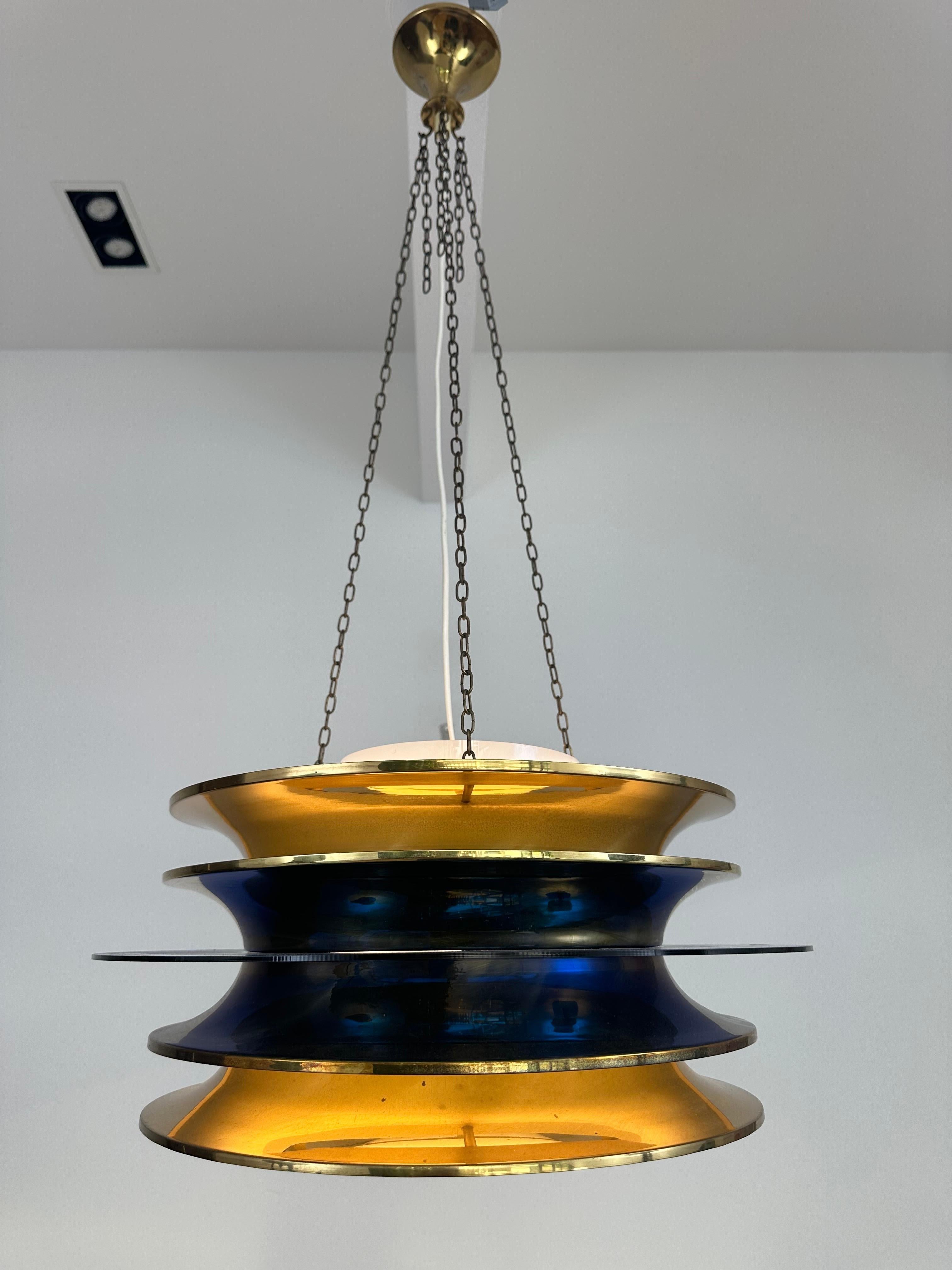 Scandinavo moderno Lampadario Kai Ruokonen in ottone e acrilico blu di LYNX (Kai Finnmark) in vendita