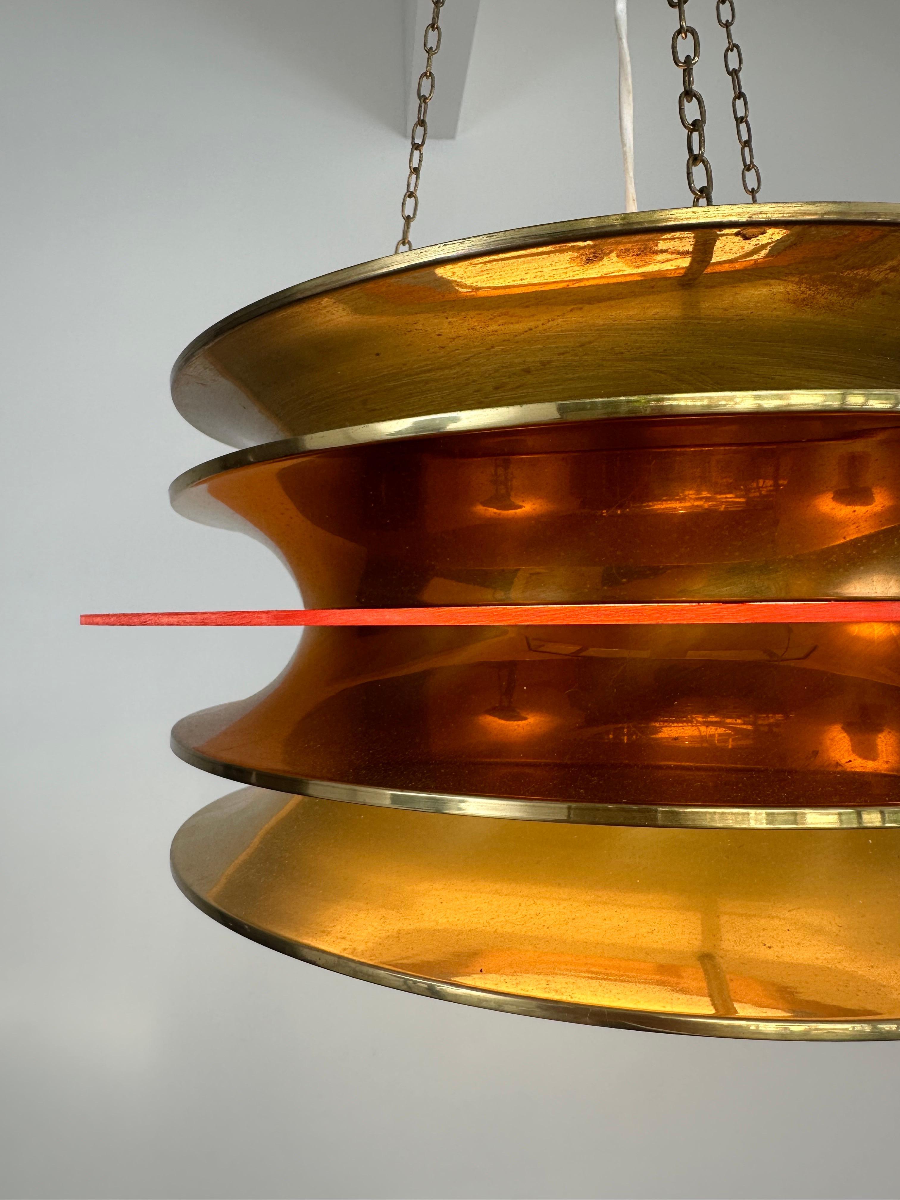 Finlandese Lampadario Kai Kai in ottone e acrilico arancione di LYNX in vendita