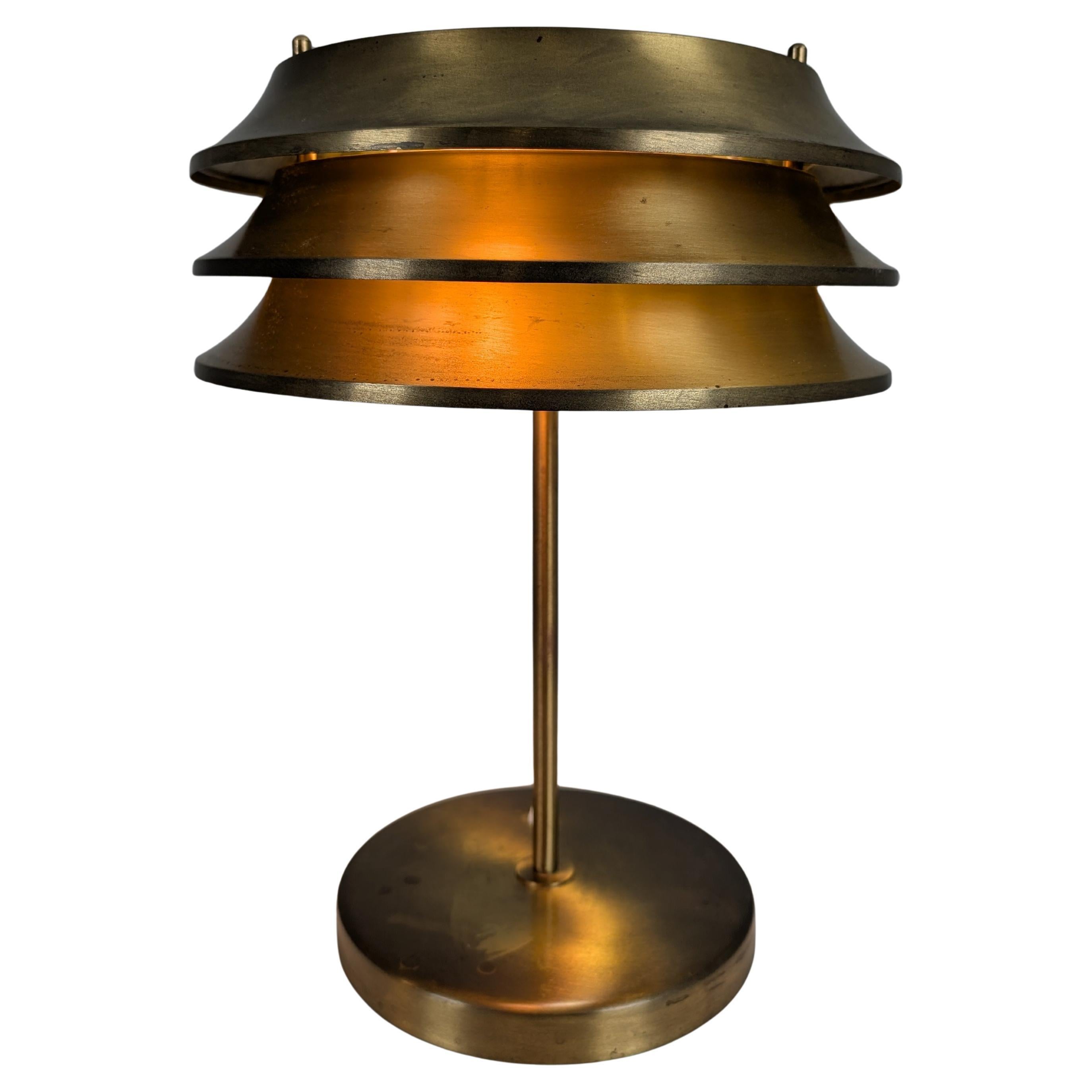 Lámpara de sobremesa 
Finnmark
 de Kai Ruokonen, latón macizo, Orno Años 70 en venta