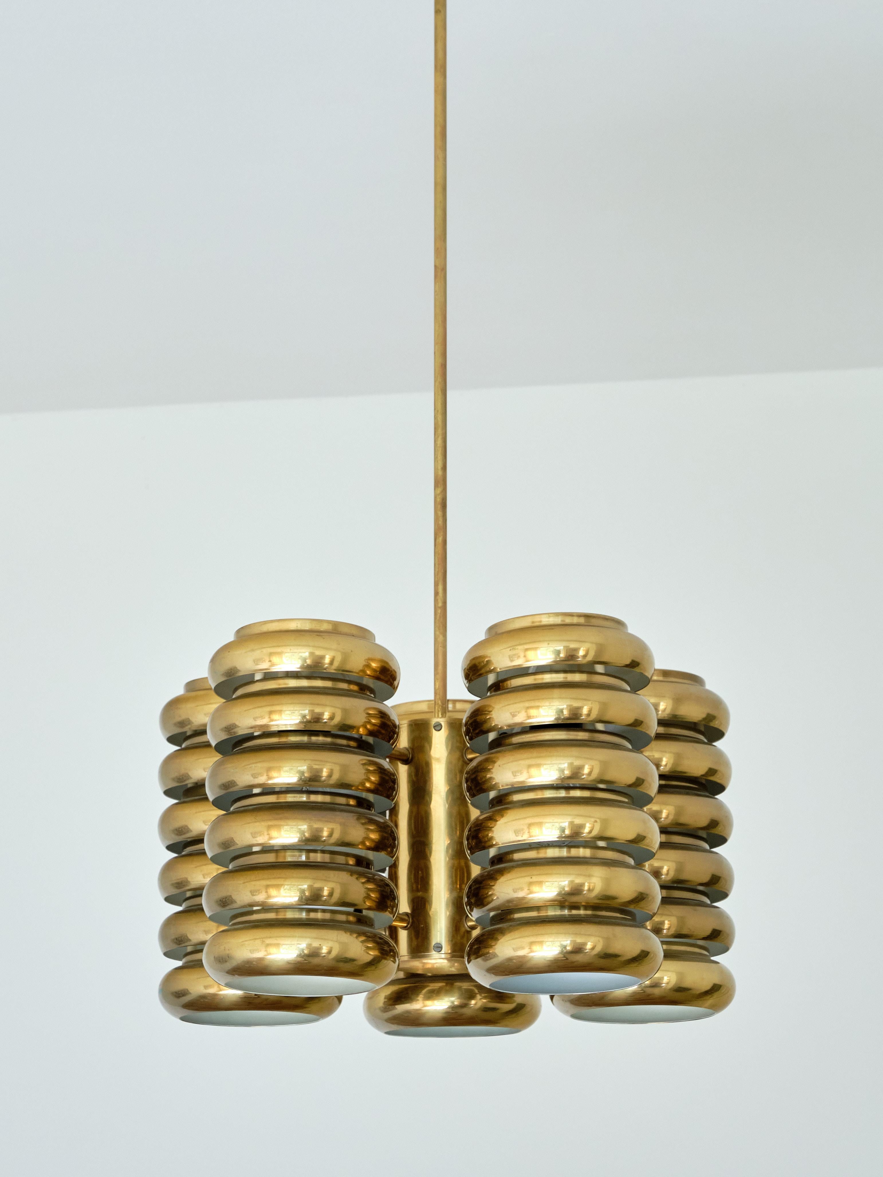 Kai Ruokonen Five Arm Pendant Light in Brass, Lynx, Finland, Early 1970s In Good Condition For Sale In The Hague, NL