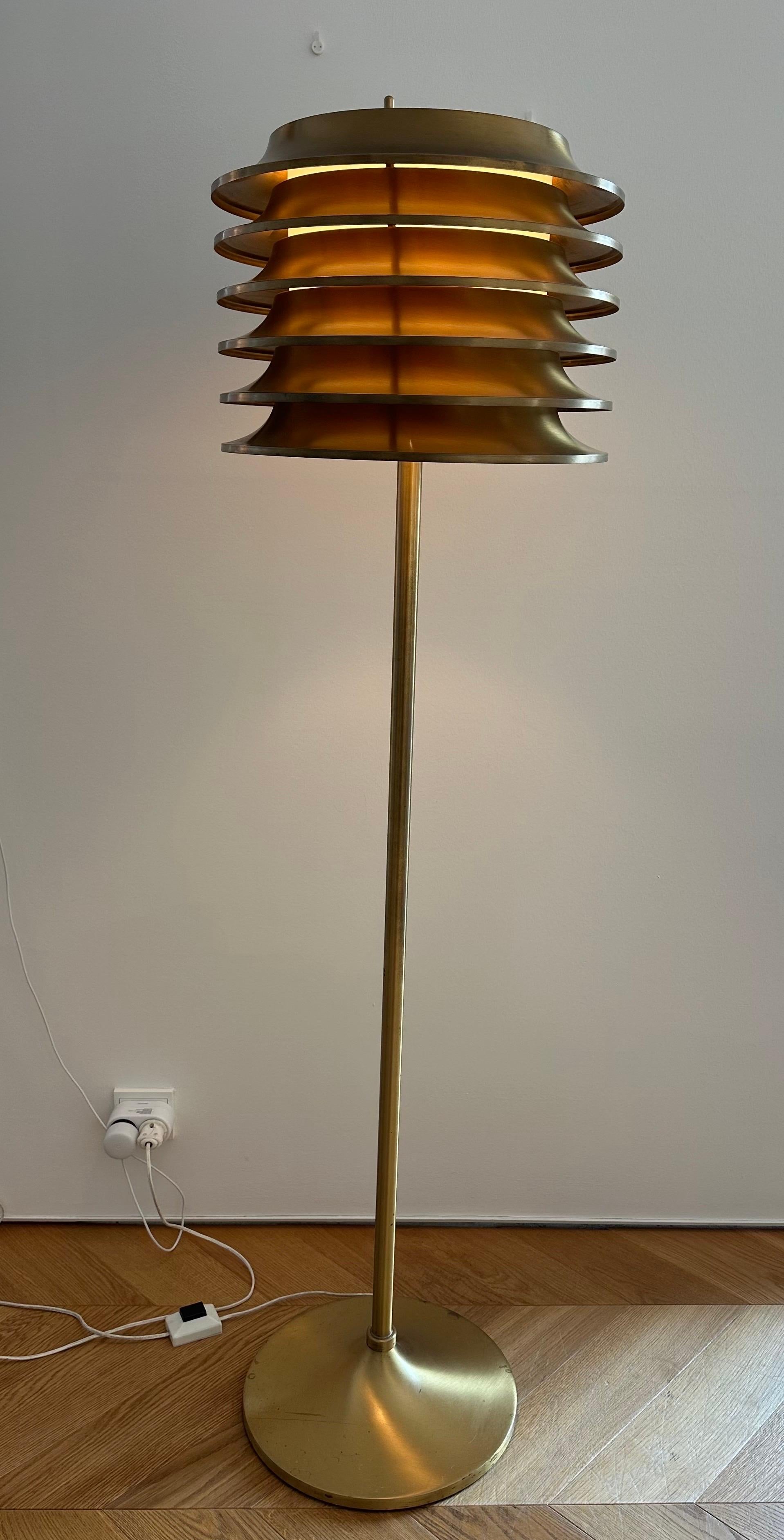 Scandinavo moderno Lampada da terra Kai Ruokonen / Kai Finnmark per il Vaakuna Hotel, anni '70 in vendita