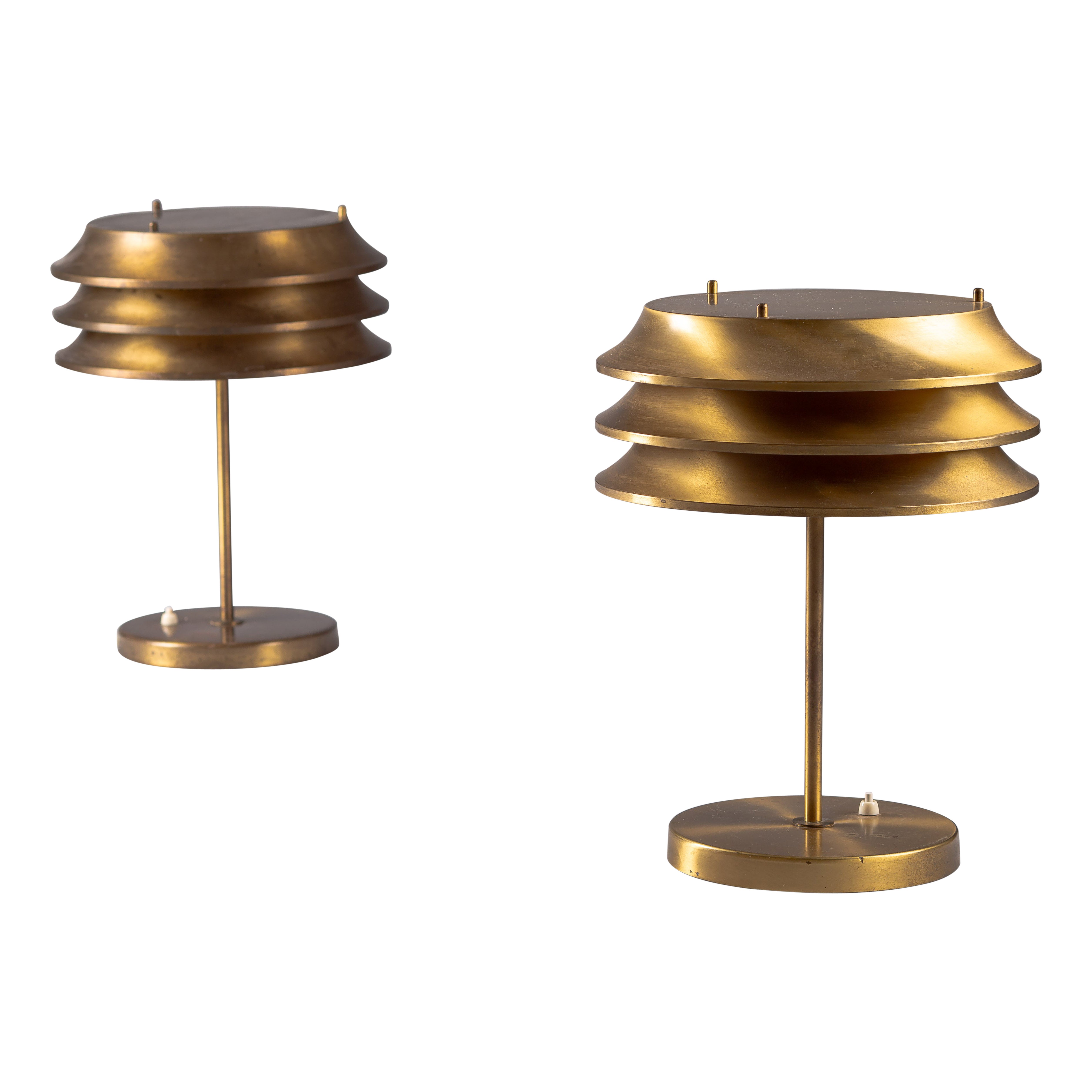 Kai Ruokonen, paire de lampes de table en laiton pour ORNO, Finlande