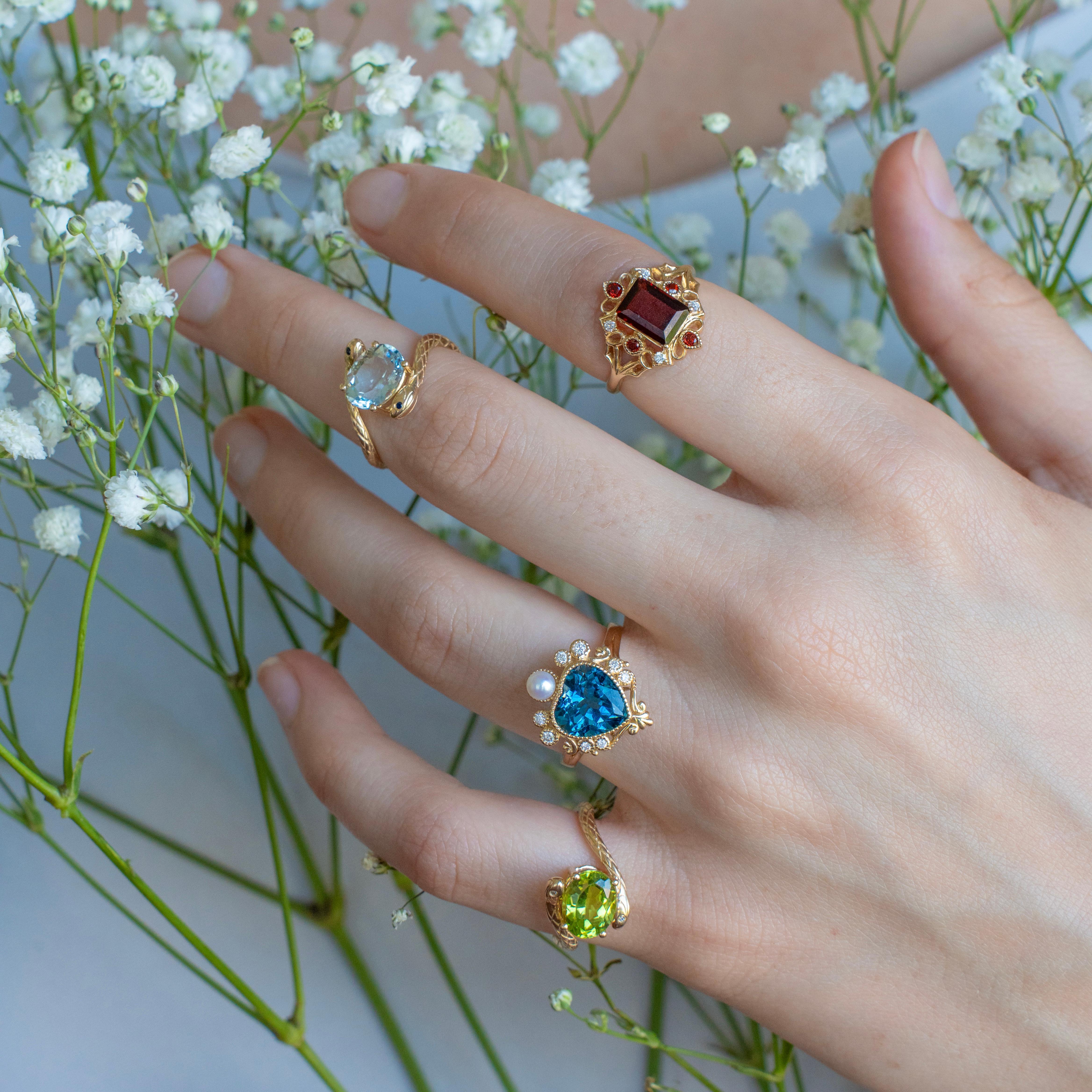 Kai Snake Aquamarine Sapphire East-West Ring in 14K Solid Gold For Sale 7