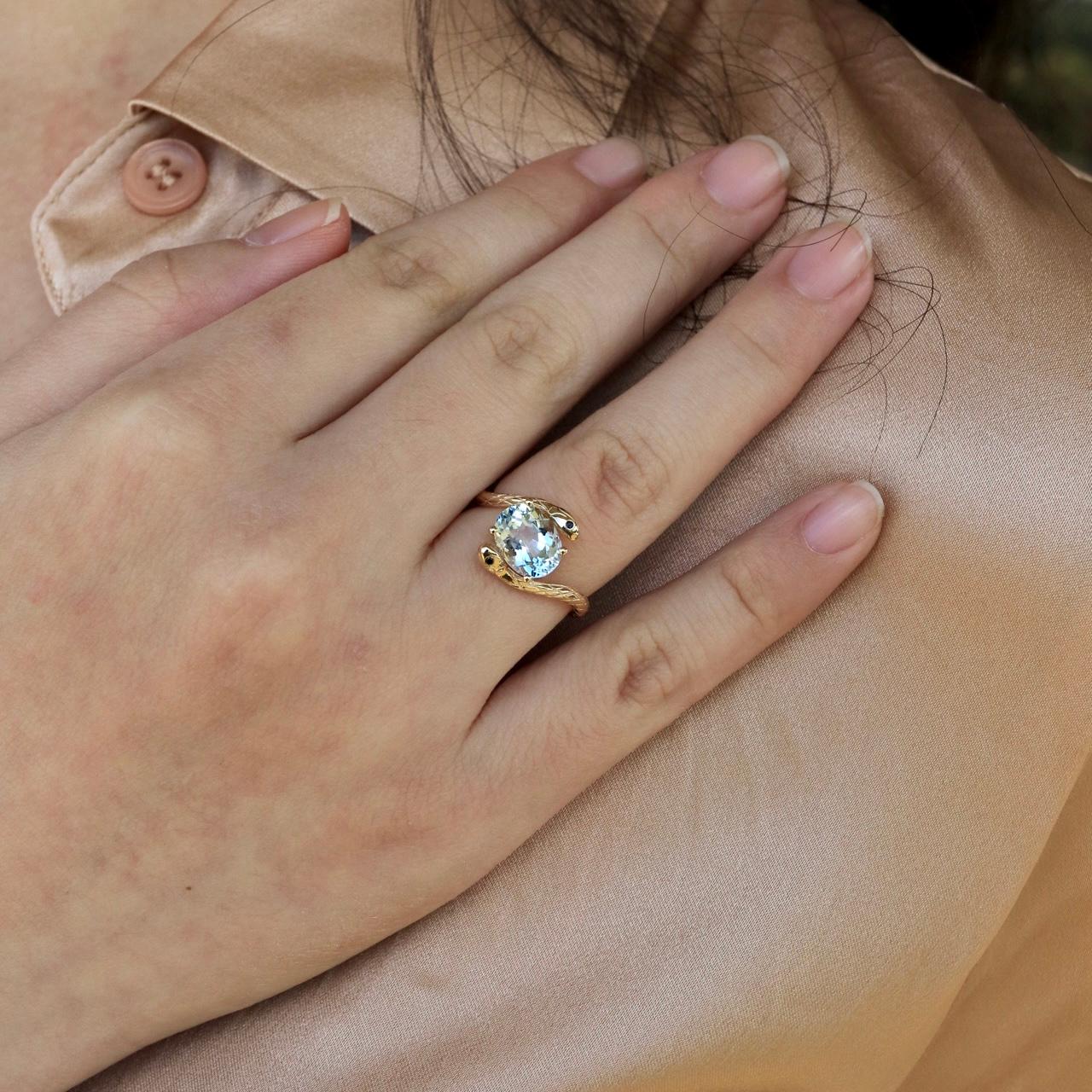 Oval Cut Kai Snake Aquamarine Sapphire East-West Ring in 14K Solid Gold For Sale