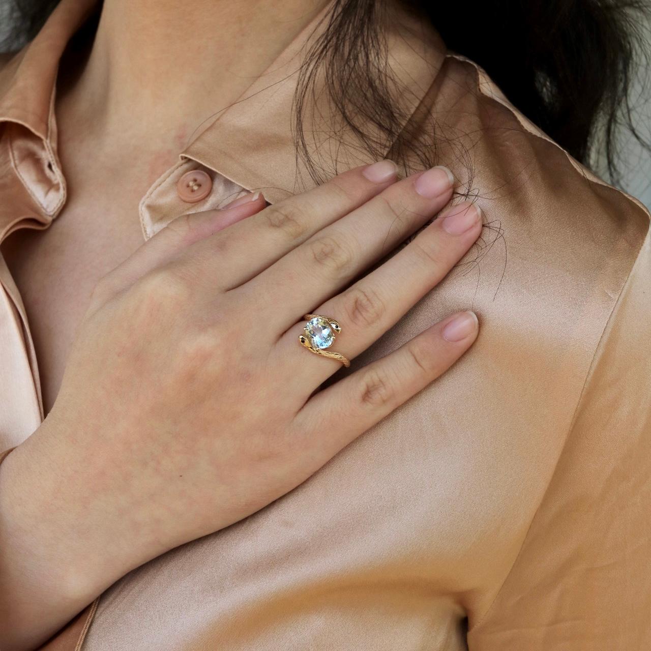 Kai Snake Aquamarine Sapphire East-West Ring in 14K Solid Gold For Sale 1