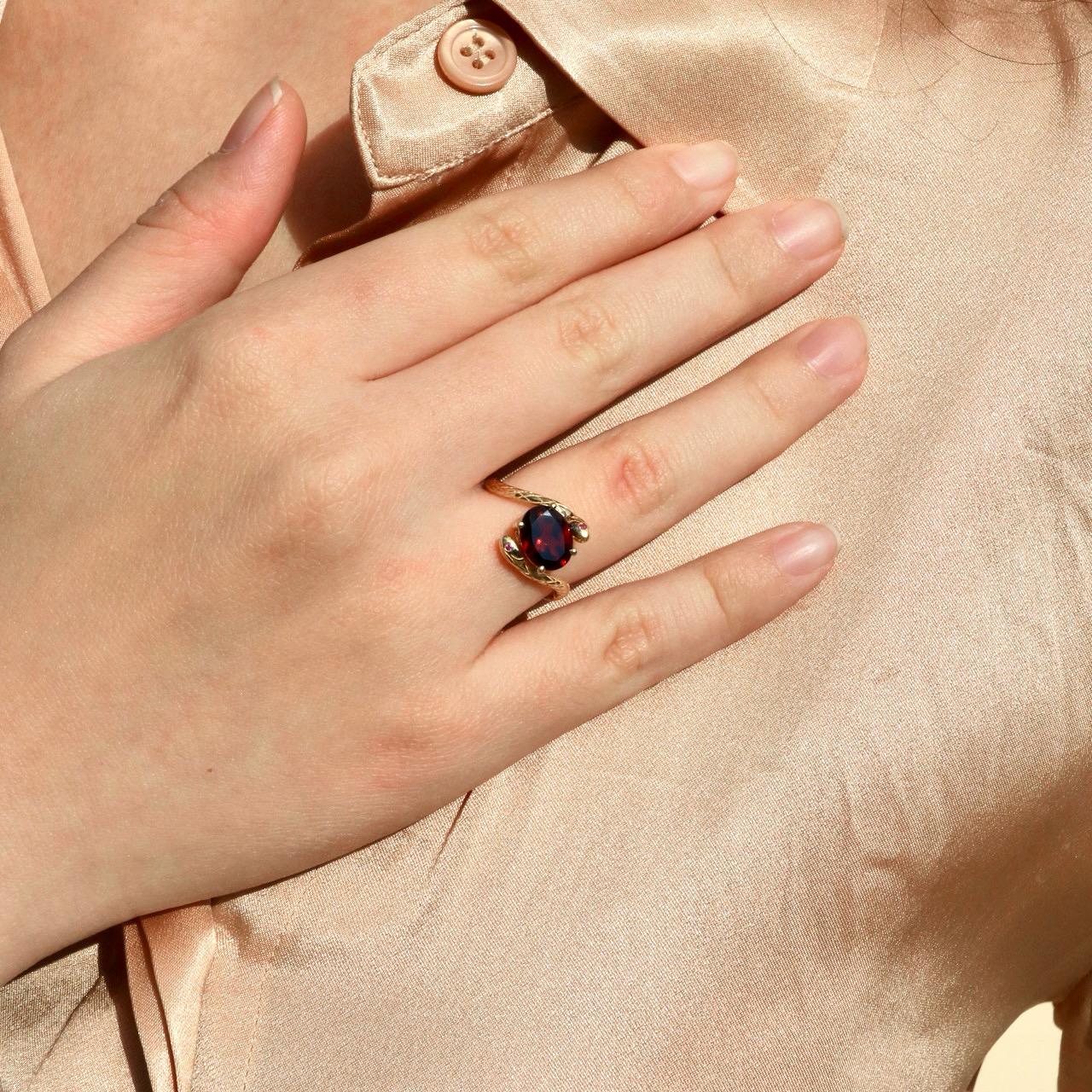 Discover the mesmerizing Kai Snake 1.82 ctw Garnet Ruby East-West Ring in 14K Solid Gold, a perfect blend of vibrant luxury and artistic craftsmanship. The rich natural garnet, with its deep red hues, is set in an east-west orientation for a bold