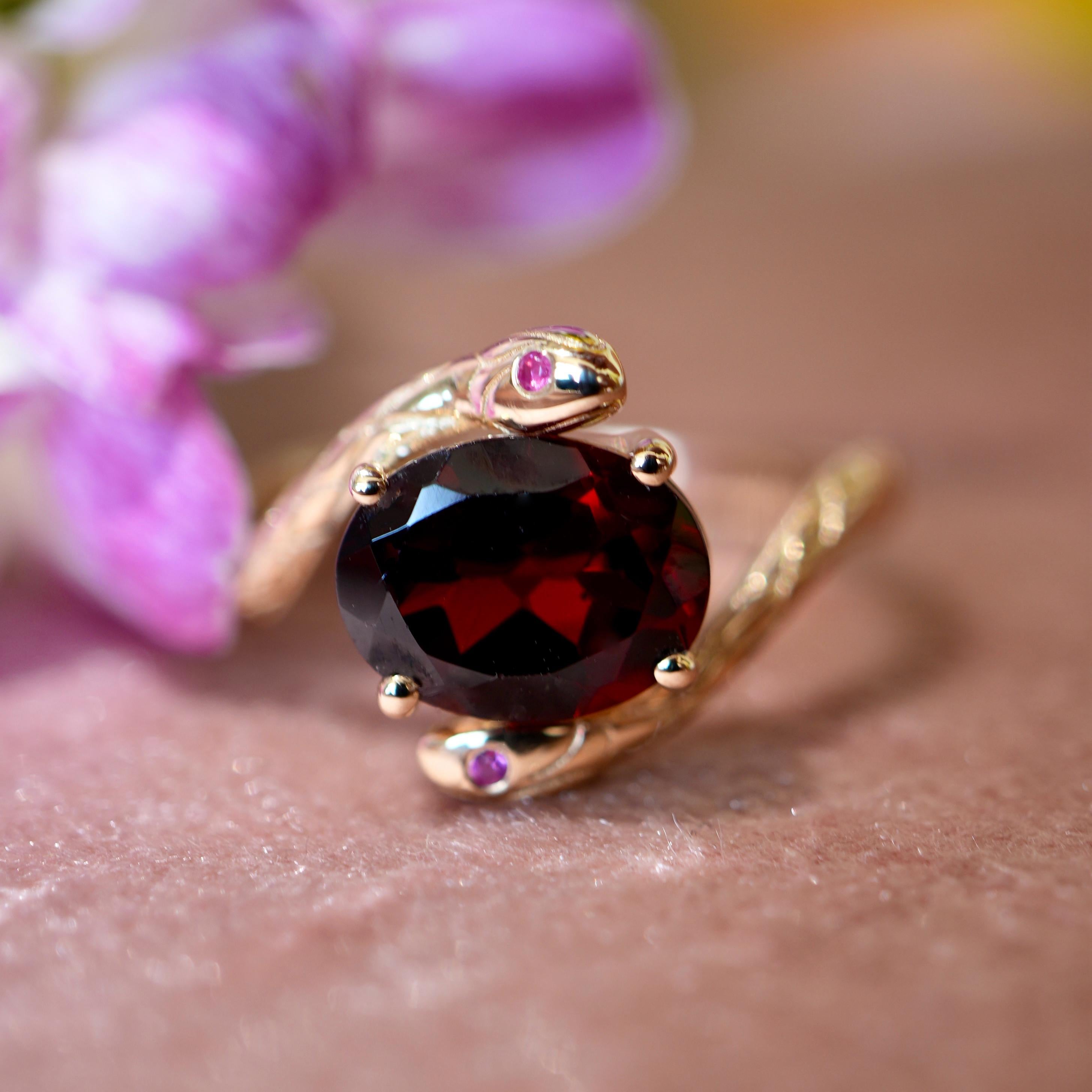 Modern Kai Snake 1.82 ctw Garnet Ruby East-West Ring in 14K Solid Gold For Sale