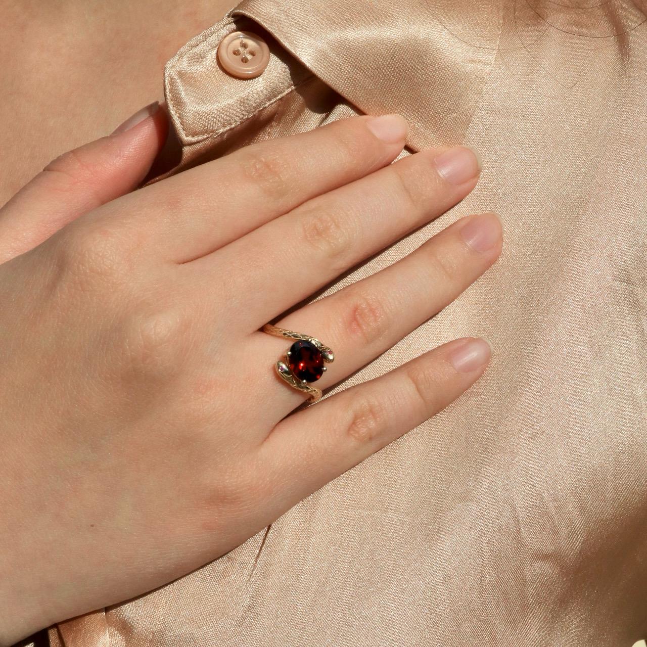 Kai Snake 1.82 ctw Garnet Ruby East-West Ring in 14K Solid Gold For Sale 2