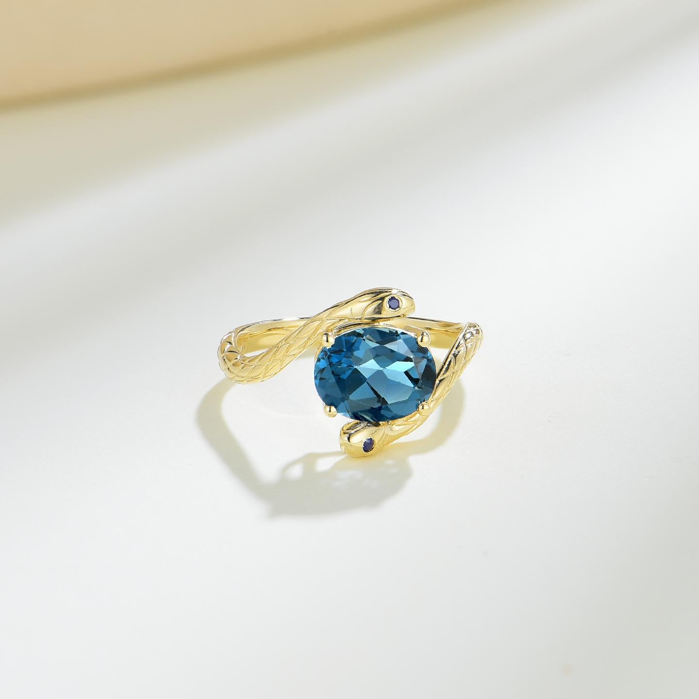 Taille ovale Bague Kai Snake London Blue Topaz Sapphire East-West en vente