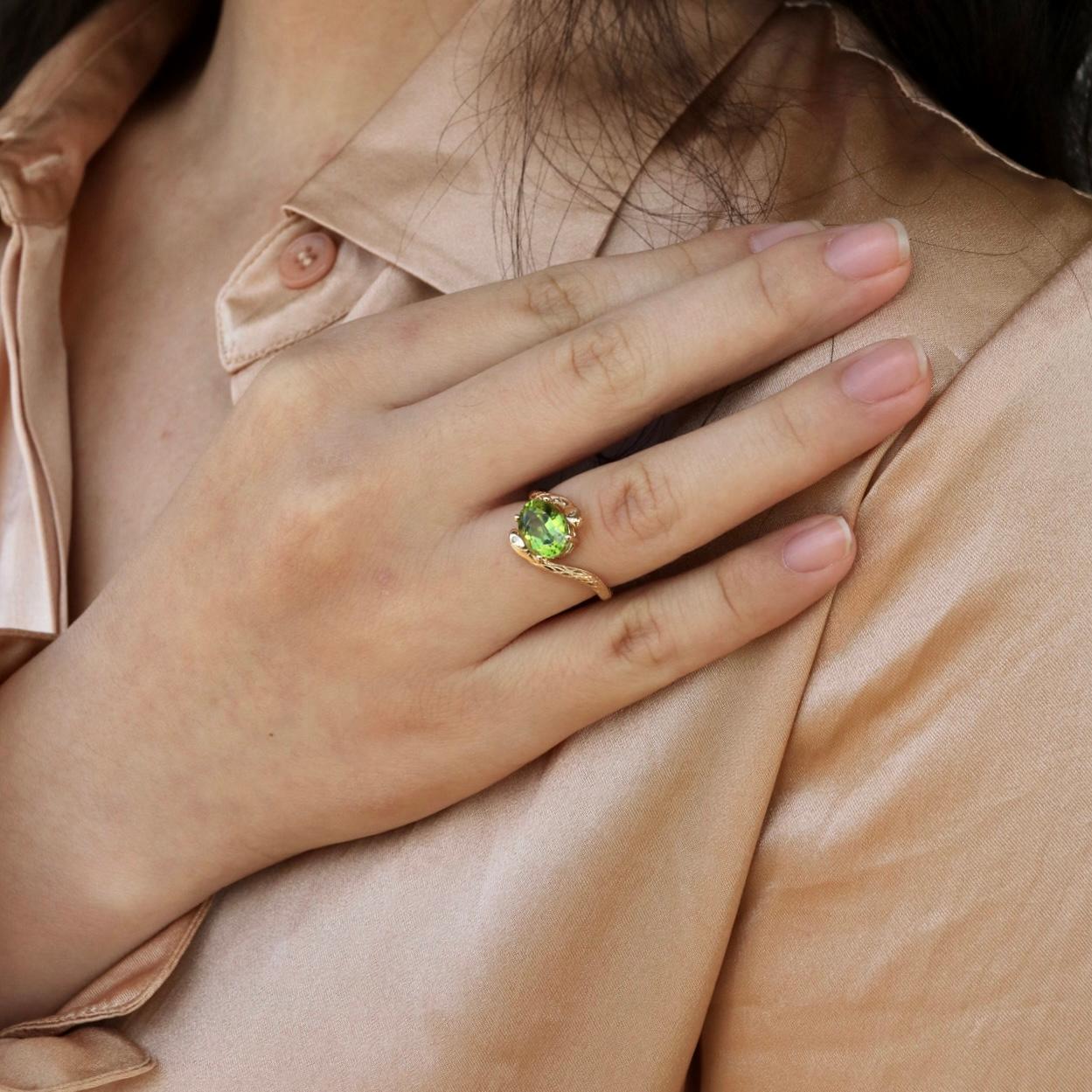 Oval Cut Kai Snake 2.12 ctw Peridot Diamond East-West Ring in 14K Solid Gold For Sale