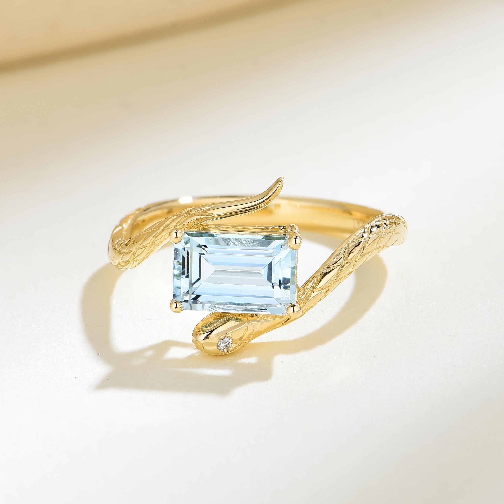 Kai Schlange Schutz Smaragd-Schliff 1,01ctw Aquamarin & Diamant Ost-West-Ring (Moderne) im Angebot