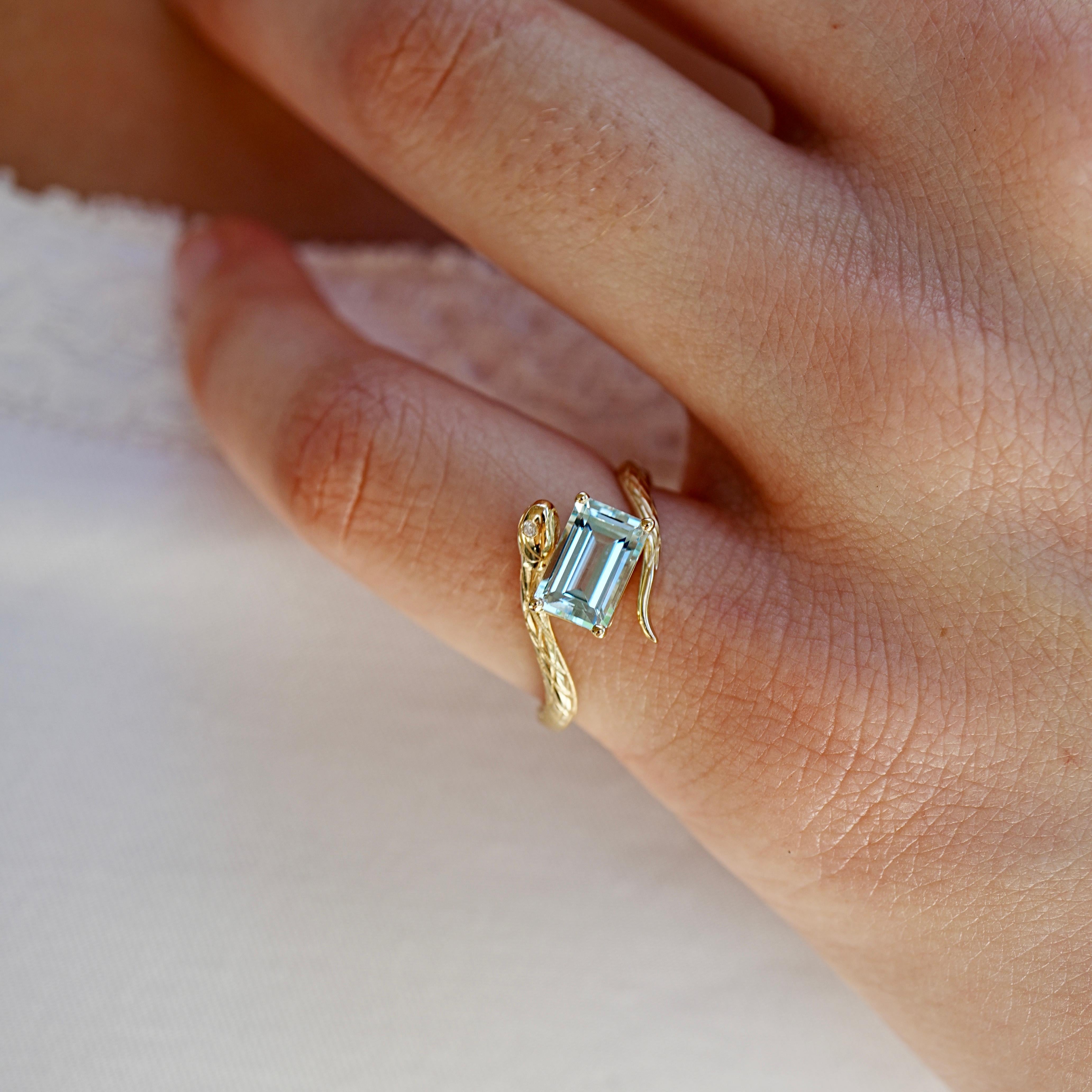 Kai Schlange Schutz Smaragd-Schliff 1,01ctw Aquamarin & Diamant Ost-West-Ring im Zustand „Neu“ im Angebot in Rowland Heights, CA