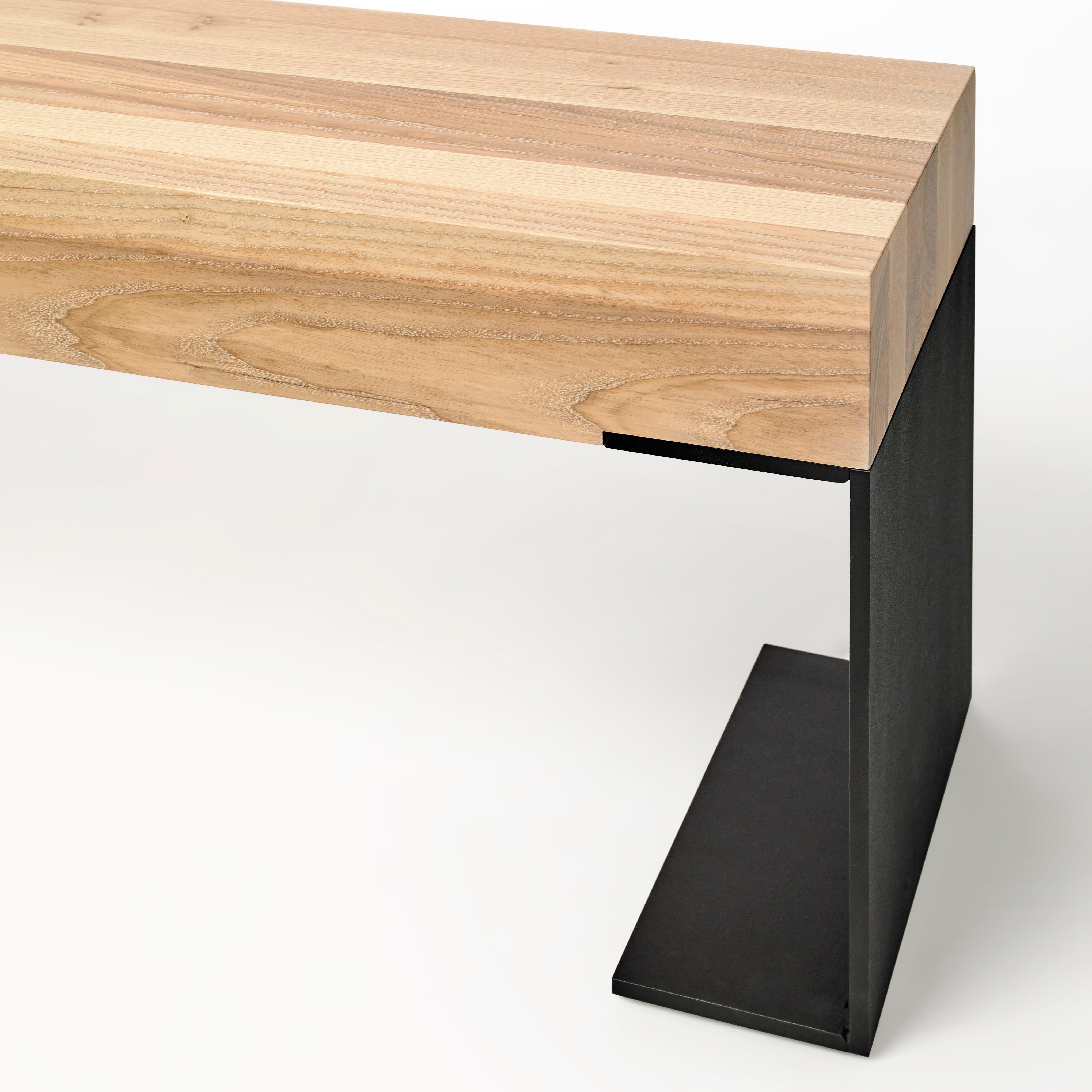 Kai-Bank aus weißer Esche und schwarzem Stahl von Autonomous Furniture (Kanadisch) im Angebot