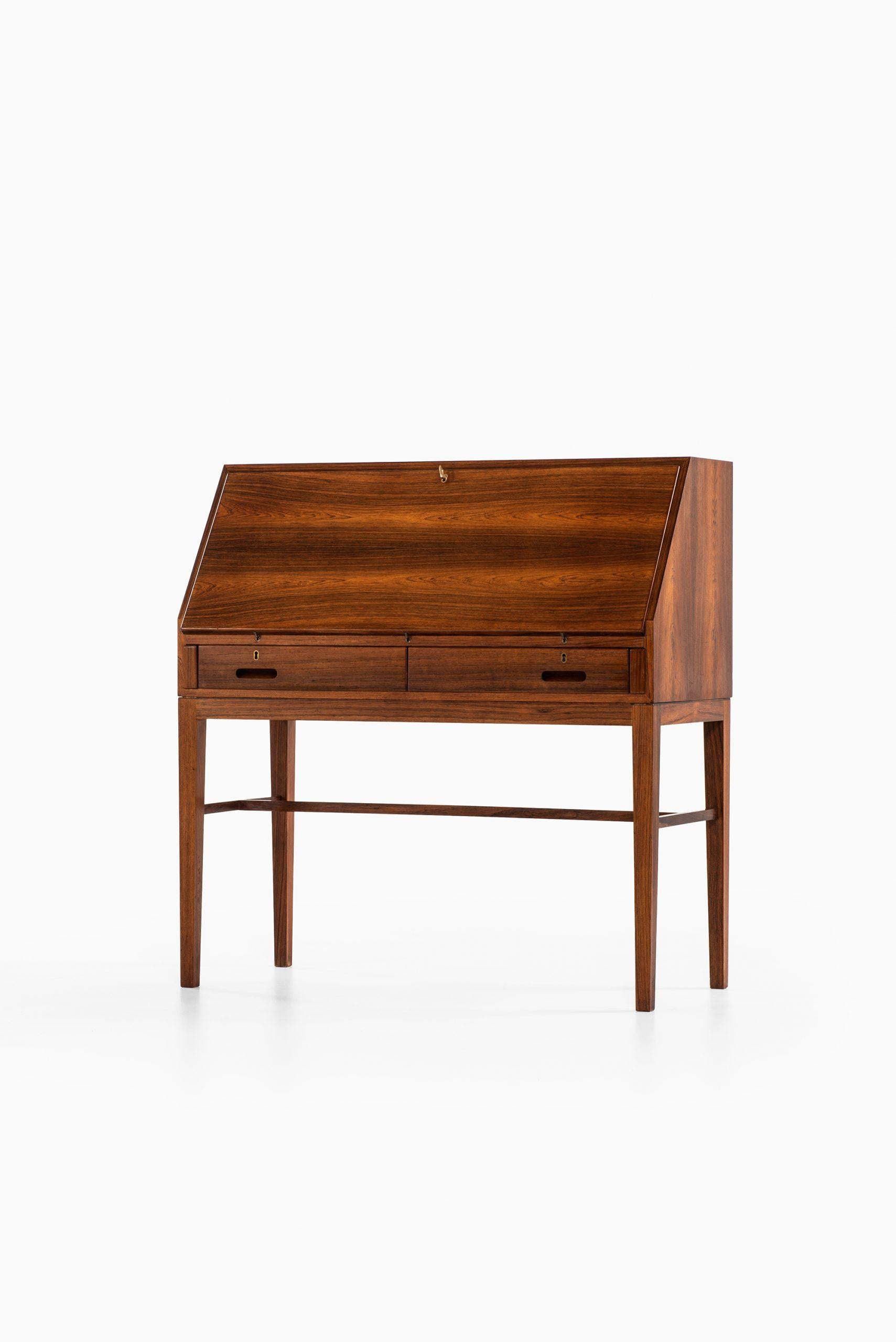 Very rare bureau / secretaire designed by Kai Winding. Produced by cabinetmaker P. Jeppesen in Denmark.
Dimensions (W x D x H): 100 x 46.5 (83) x 104 (68) cm.