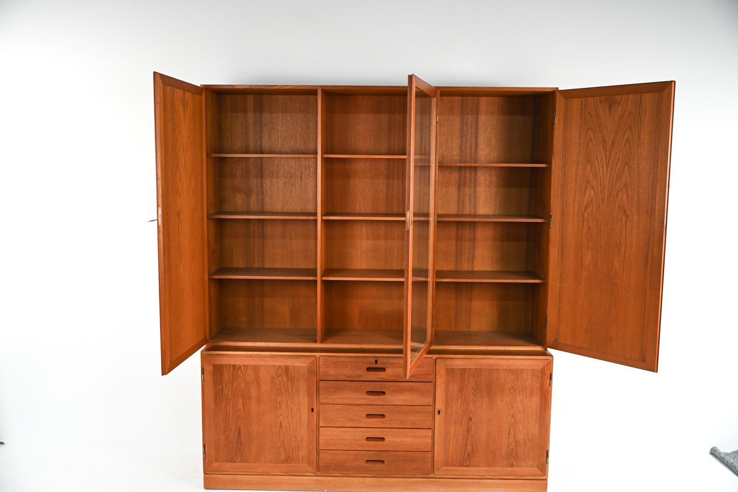 Kai Winding for Hundevad & Co. Teak Sideboard & Hutch, c. 1960's 2