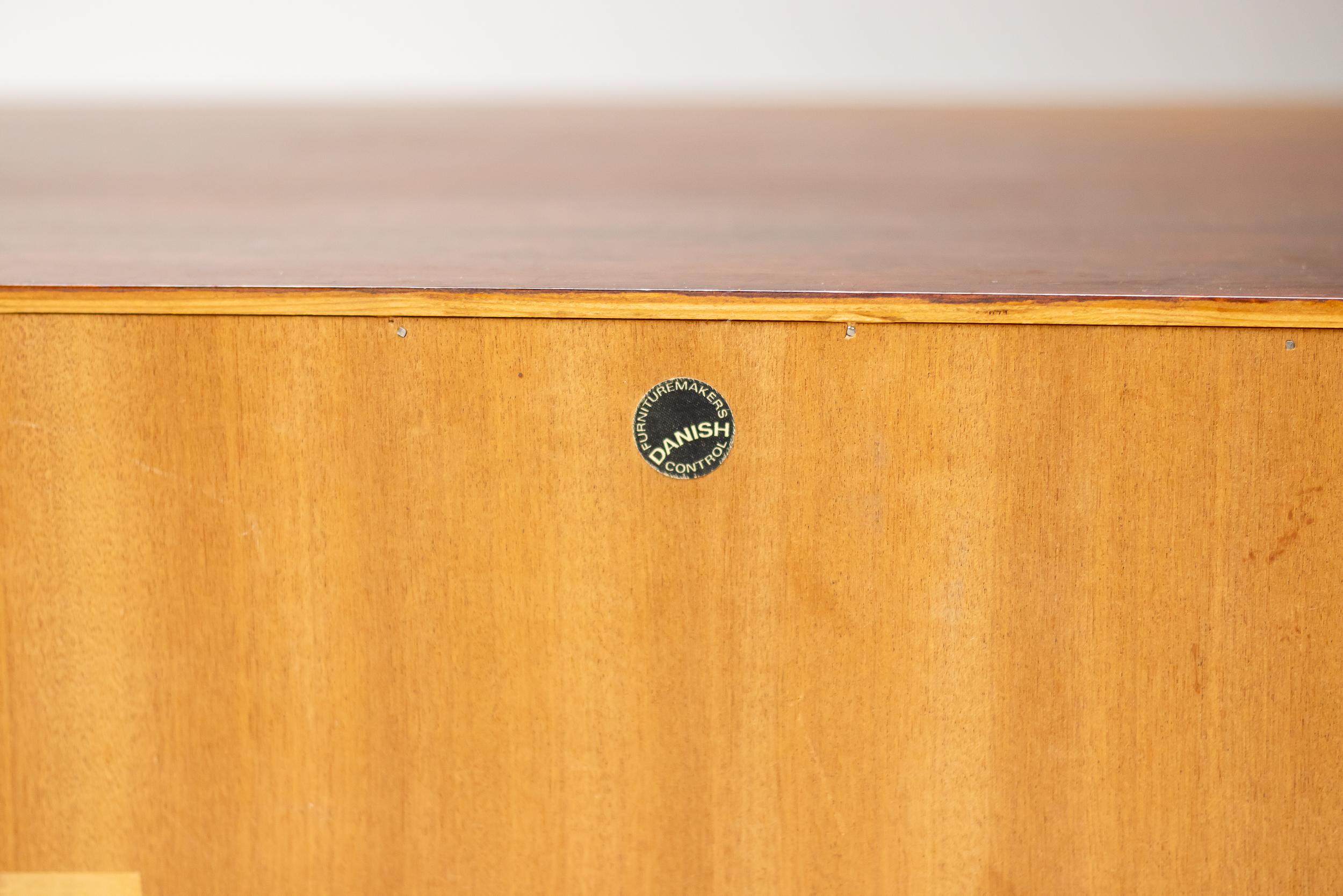 Petit buffet en bois de rose Kai Winding en vente 3
