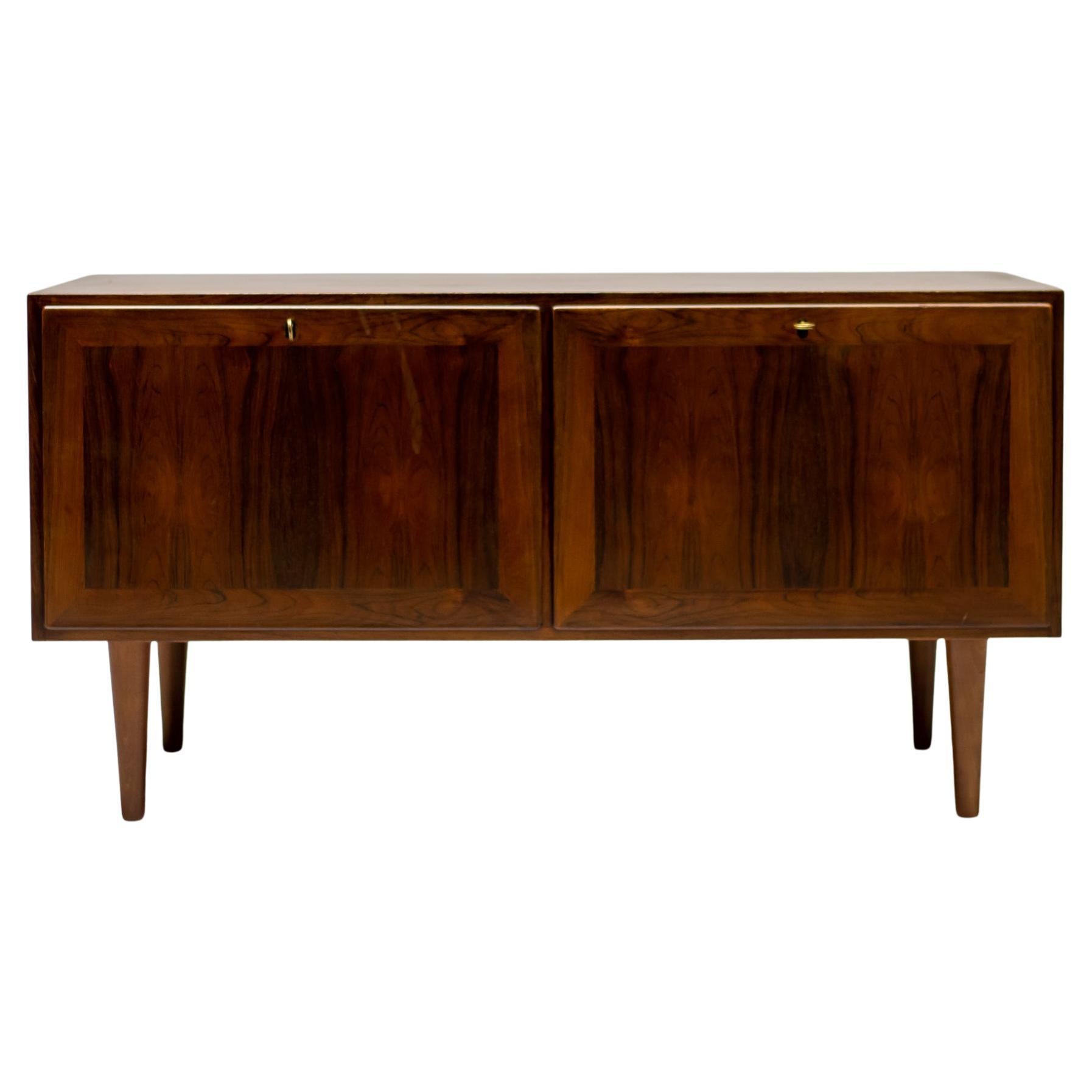 Petit buffet en bois de rose Kai Winding