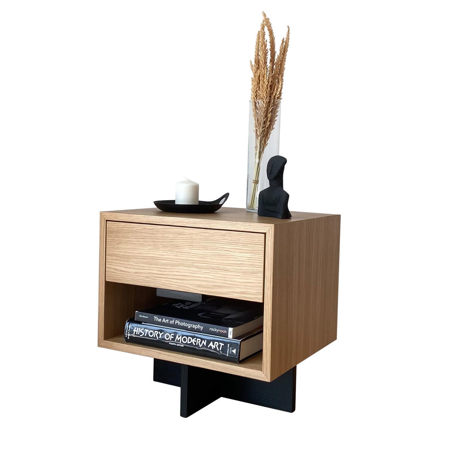 Kaid Nachttisch, Contemporary Modern Minimalist Two-Tone Wooden Oak (Moderne) im Angebot