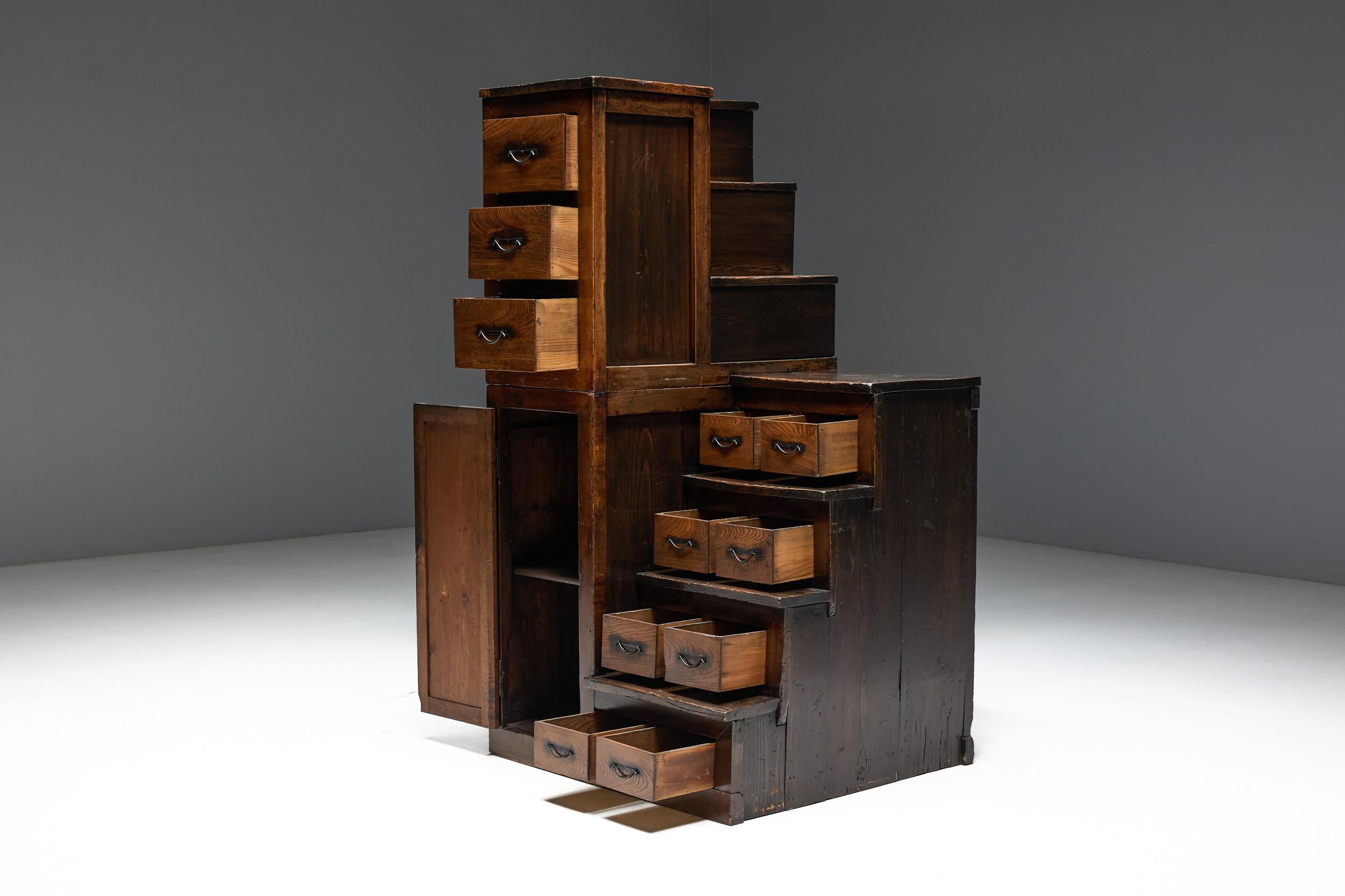 Cassapanca giapponese Kaidan Tansu, Giappone, XIX secolo in vendita 6