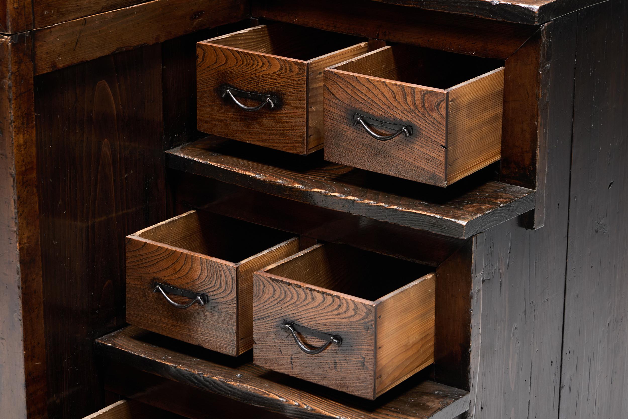 Cassapanca giapponese Kaidan Tansu, Giappone, XIX secolo in vendita 7