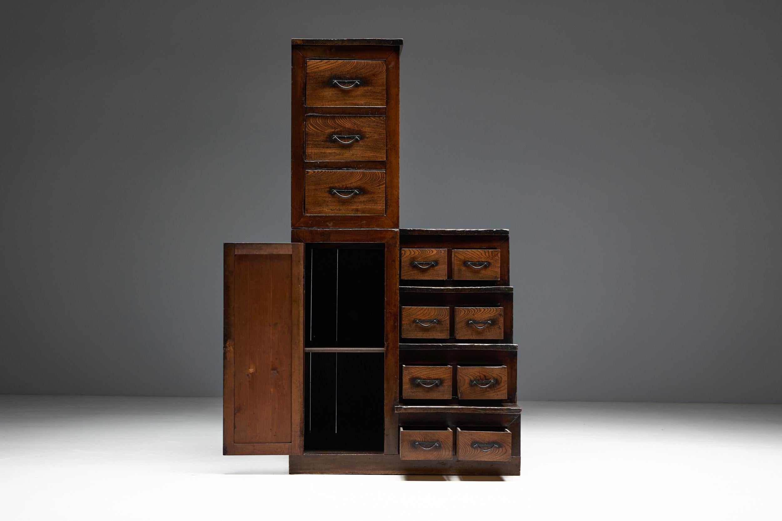 Cassapanca giapponese Kaidan Tansu, Giappone, XIX secolo in vendita 8