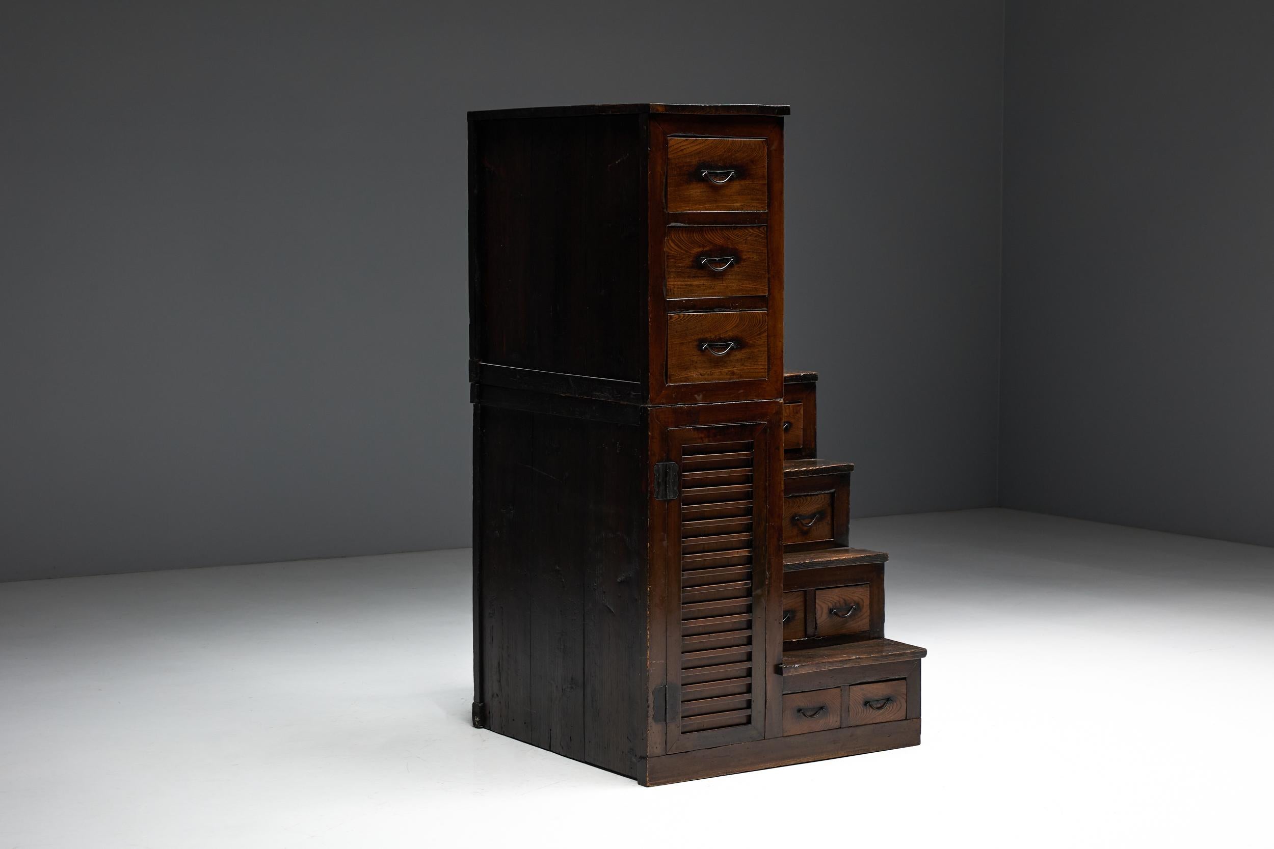 Cassapanca giapponese Kaidan Tansu, Giappone, XIX secolo in vendita 9